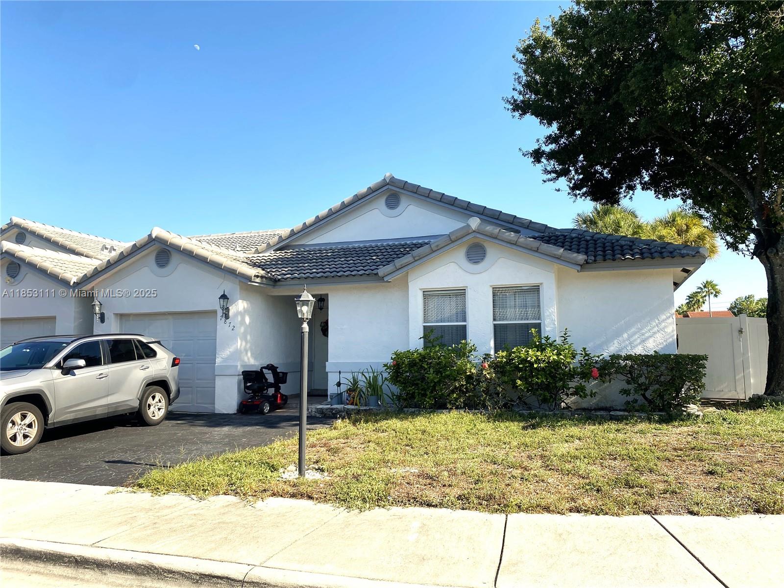 Charming 3 bedrooms and 2 bathrooms corner Home with a Den/Office in a quiet community, waterfront, very spacious with 1485 sqf, featuring a new roof and new fence, this property offers both comfort and peace of mind. The split floor plan home provides ample room to relax and entertain; the kitchen has new appliances and a breakfast nook overlooking the beautiful patio. Extra-large additional storage unit offering ample room for tools, equipment or seasonal items, Great location, close to restaurants, supermarkets and much more...