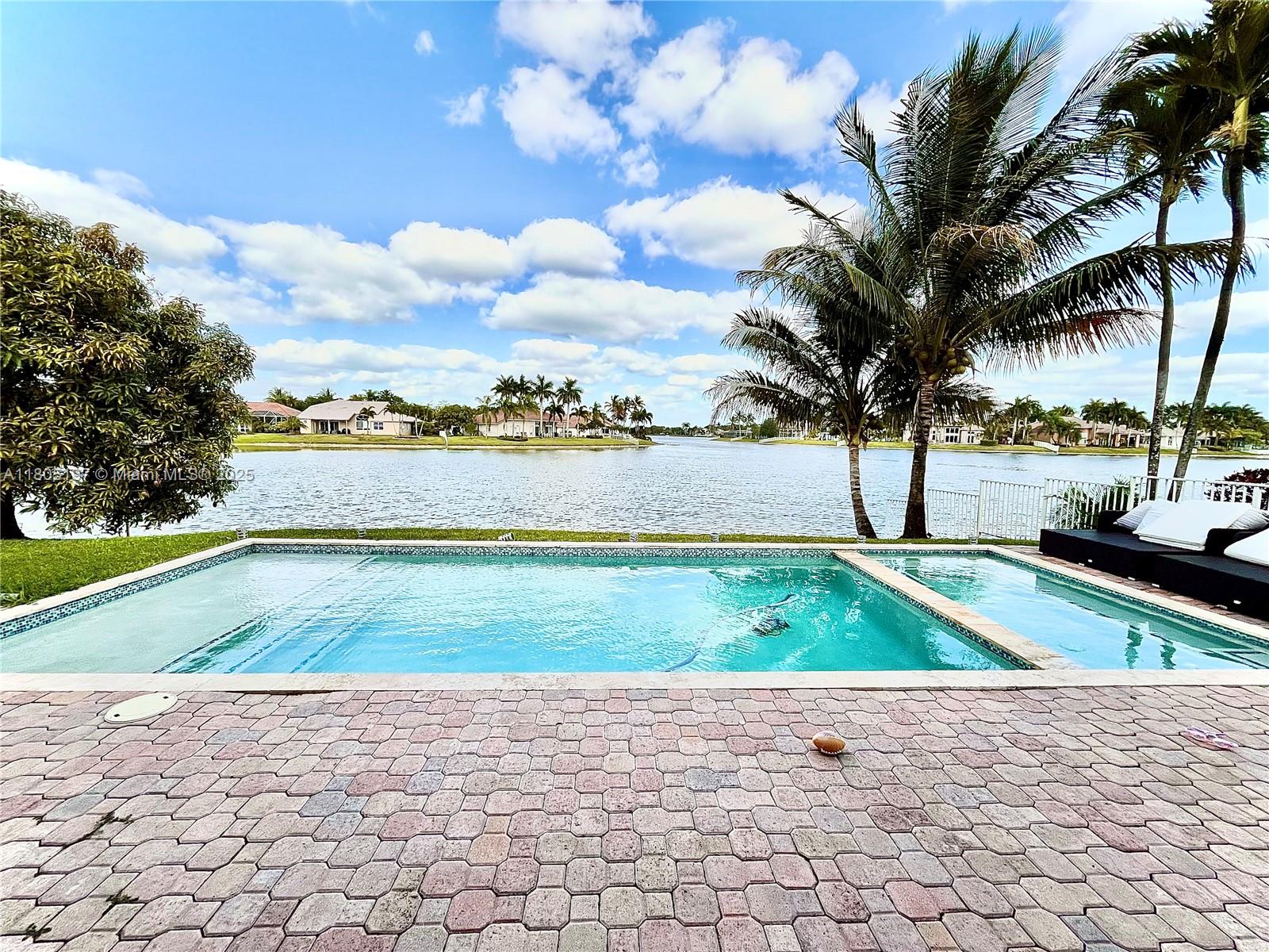 2011 Nw 139th Ter 2011, Pembroke Pines, Miami-Dade County, Florida - 4 Bedrooms  
3 Bathrooms - 
