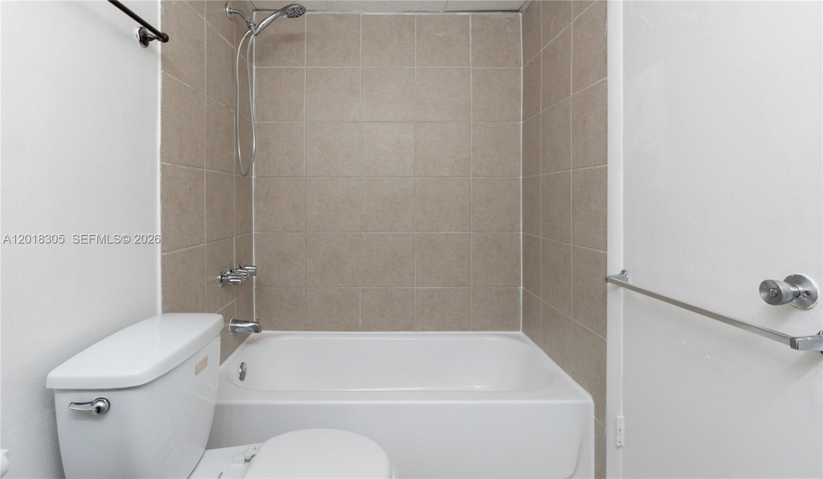 VERSAILLES GDNS I CONDO - Residential