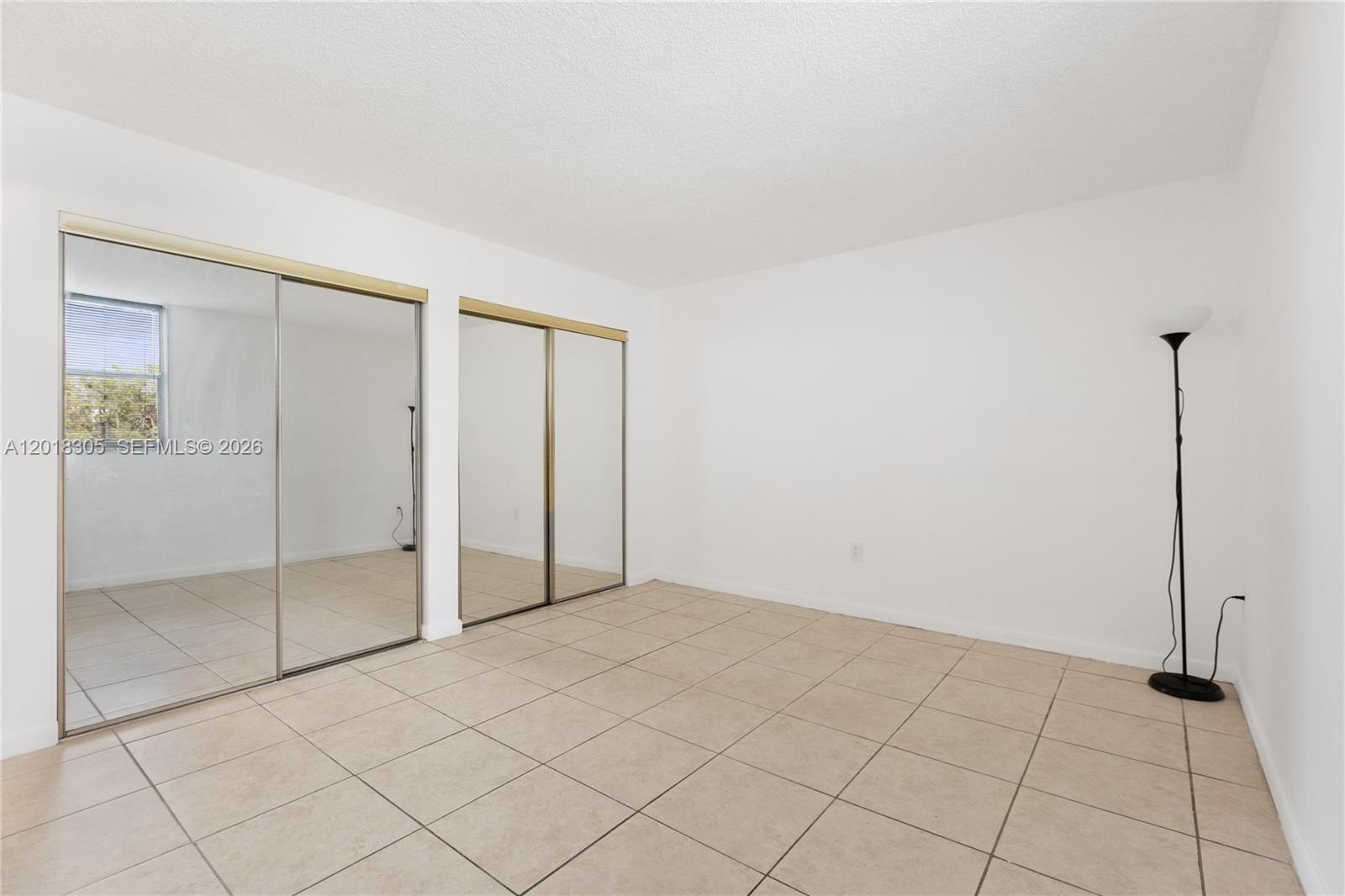 VERSAILLES GDNS I CONDO - Residential