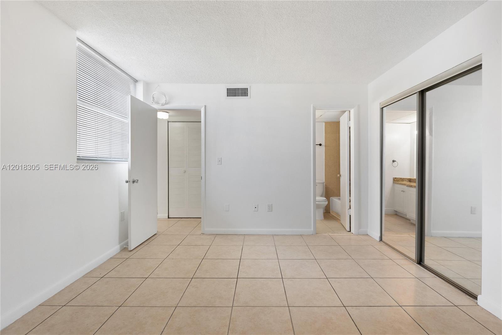 VERSAILLES GDNS I CONDO - Residential