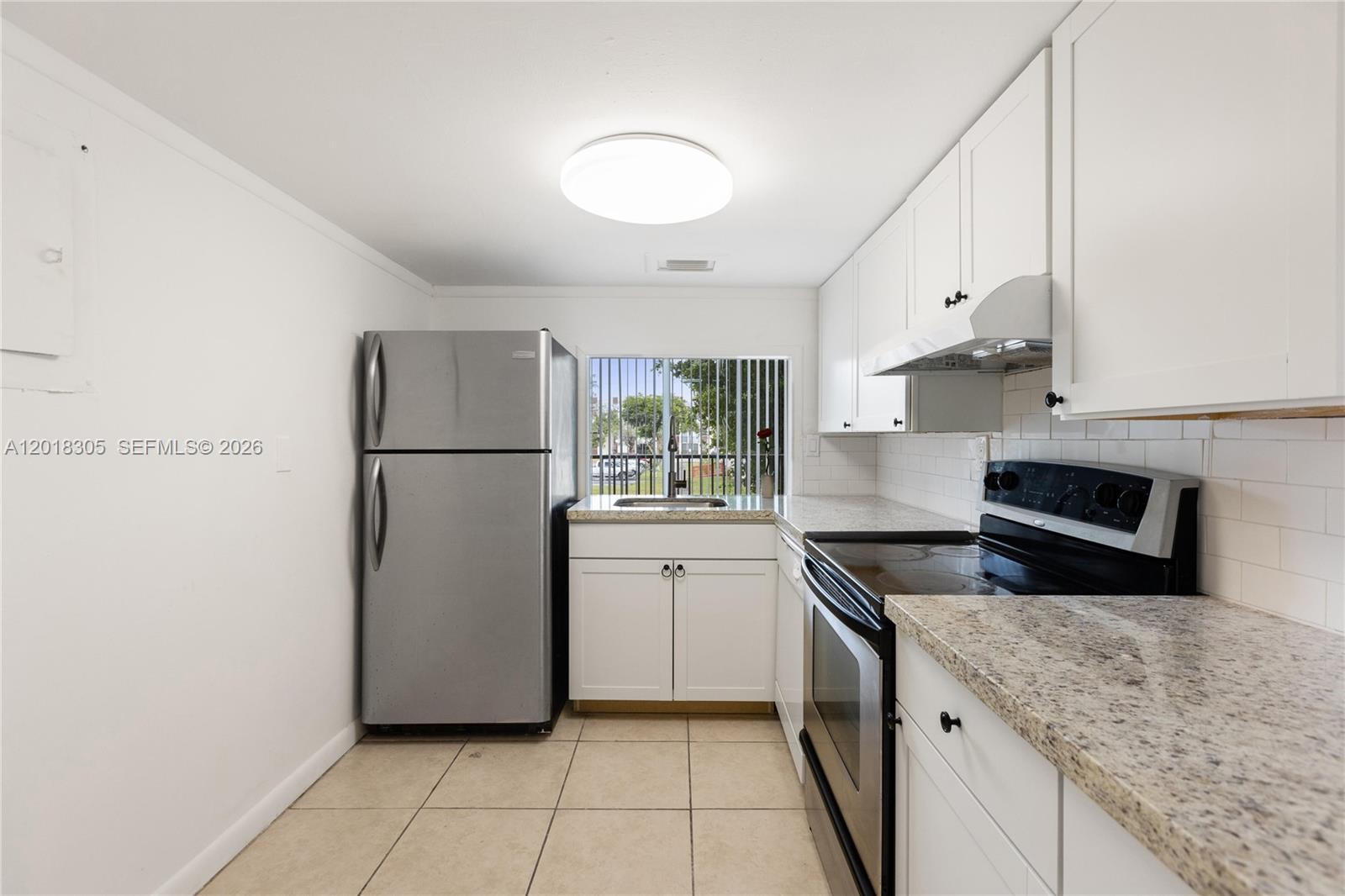 VERSAILLES GDNS I CONDO - Residential