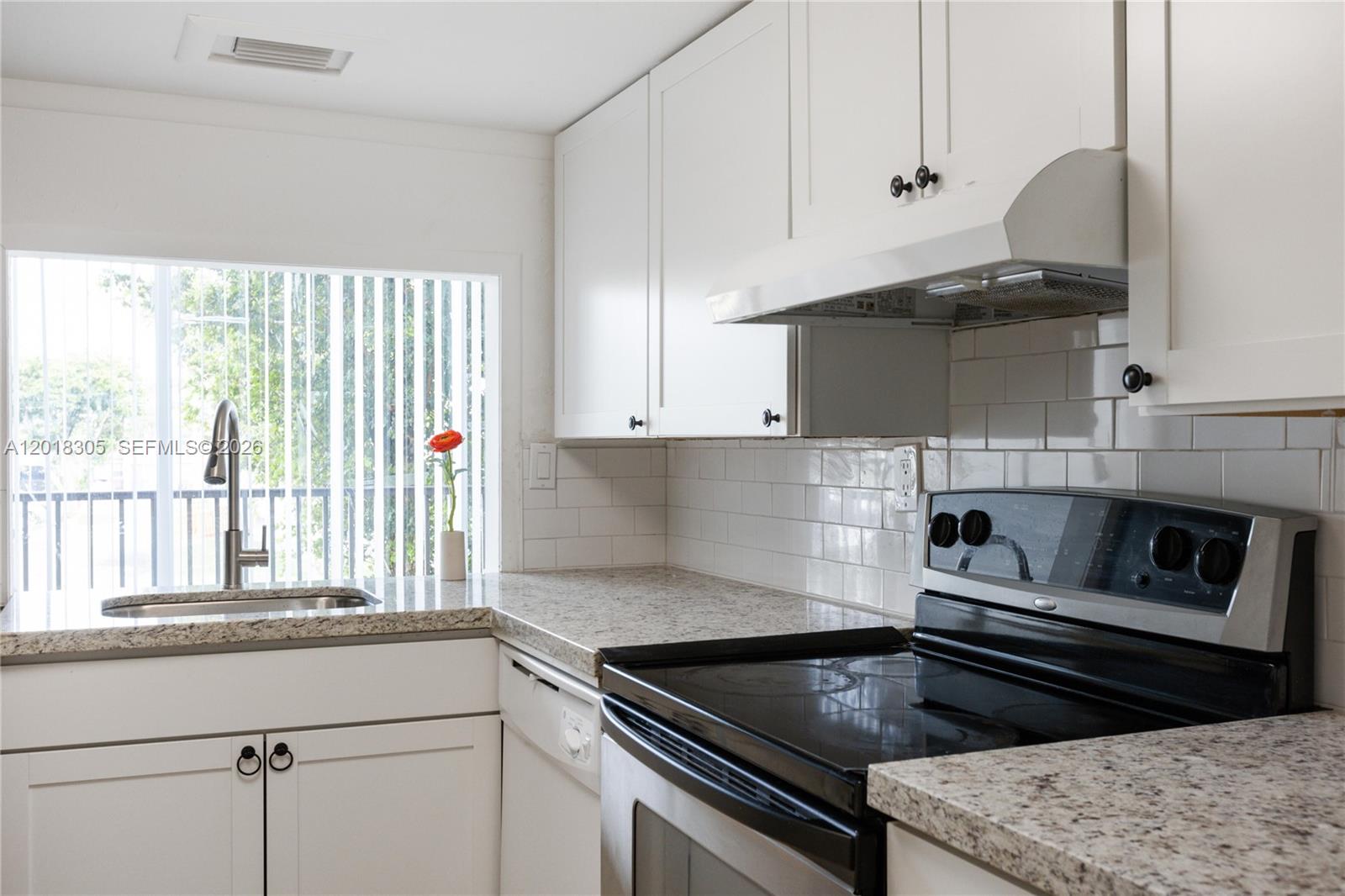 VERSAILLES GDNS I CONDO - Residential