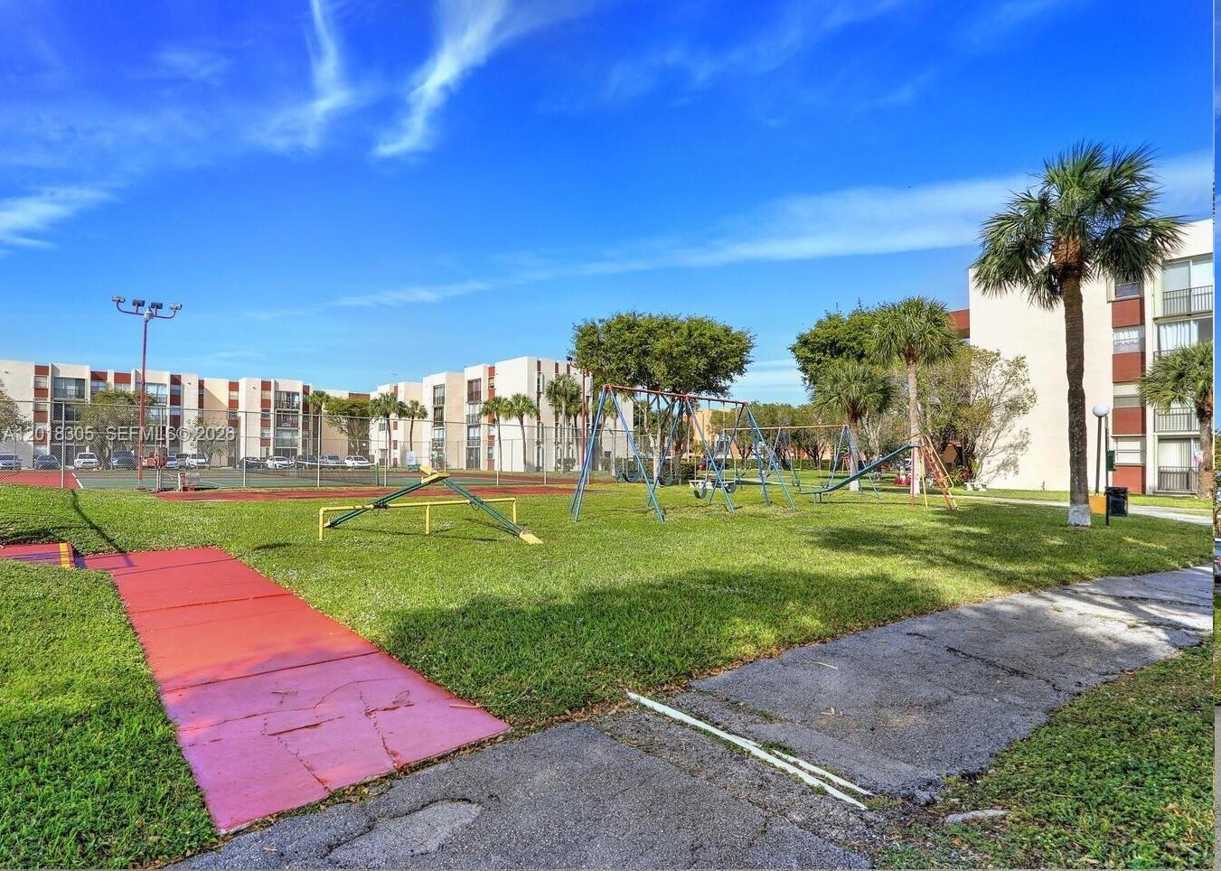 VERSAILLES GDNS I CONDO - Residential
