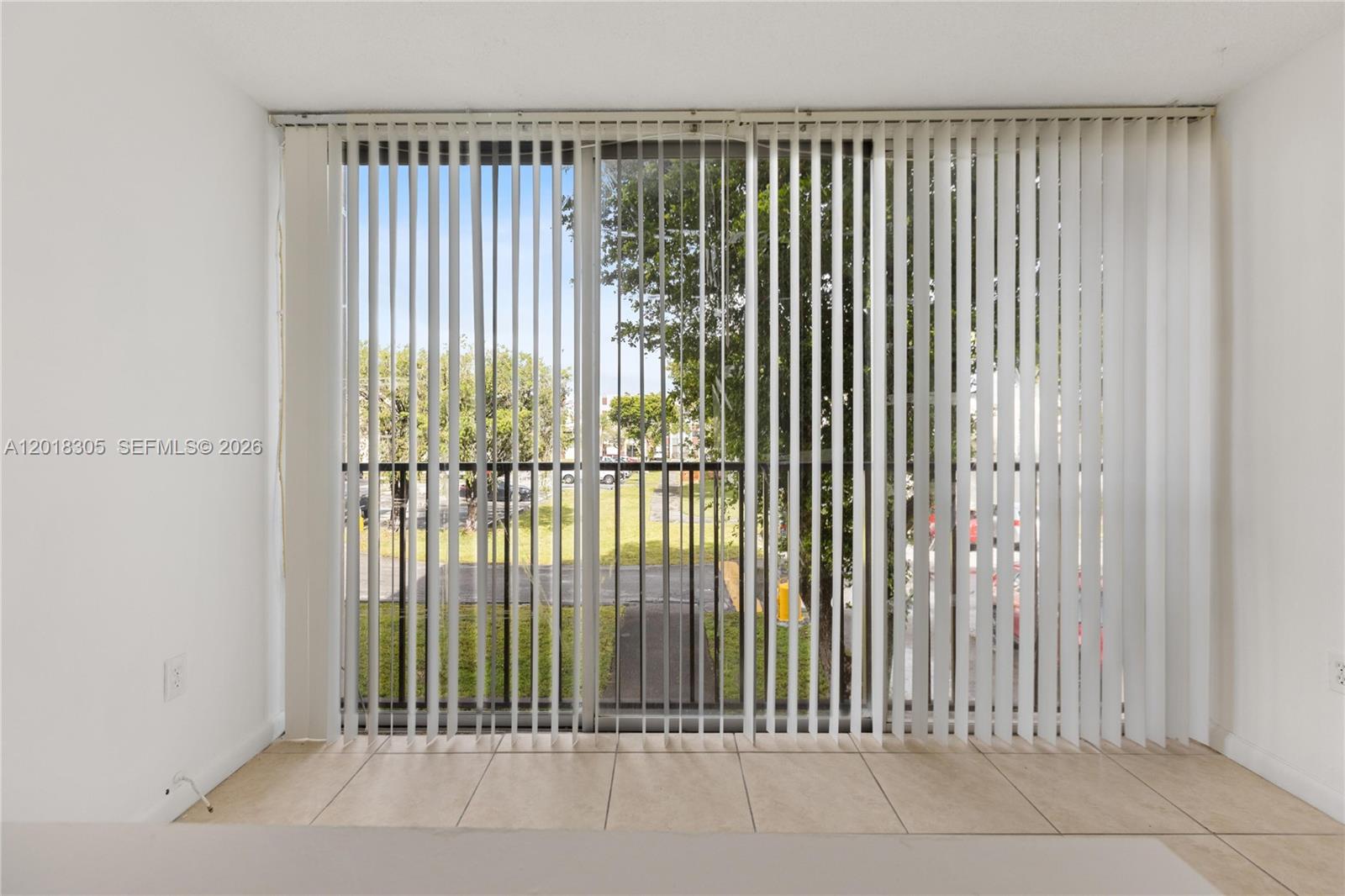 VERSAILLES GDNS I CONDO - Residential