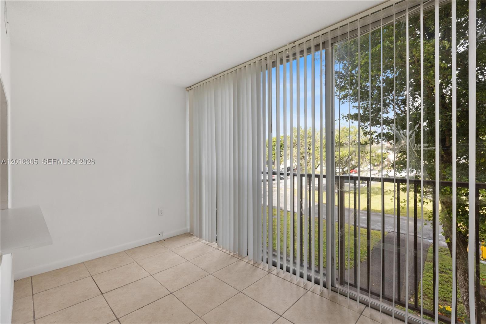 VERSAILLES GDNS I CONDO - Residential
