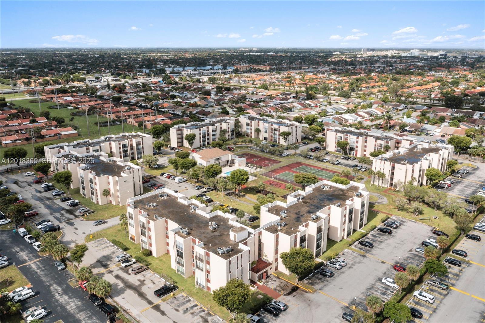 VERSAILLES GDNS I CONDO - Residential