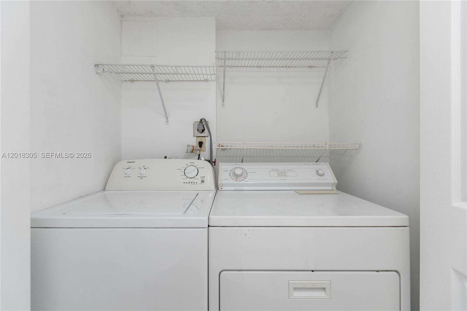 VERSAILLES GDNS I CONDO - Residential