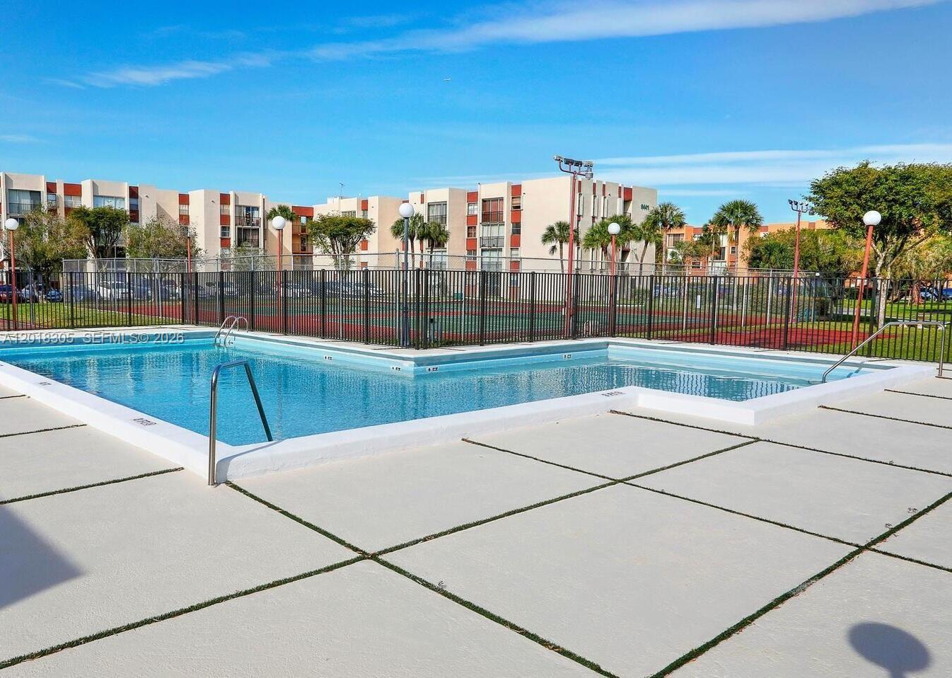 VERSAILLES GDNS I CONDO - Residential