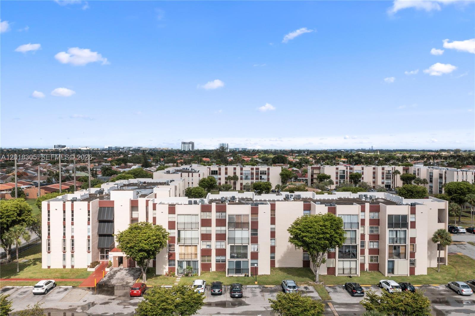 VERSAILLES GDNS I CONDO - Residential