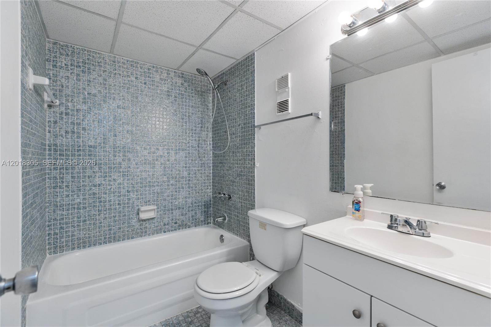 VERSAILLES GDNS I CONDO - Residential