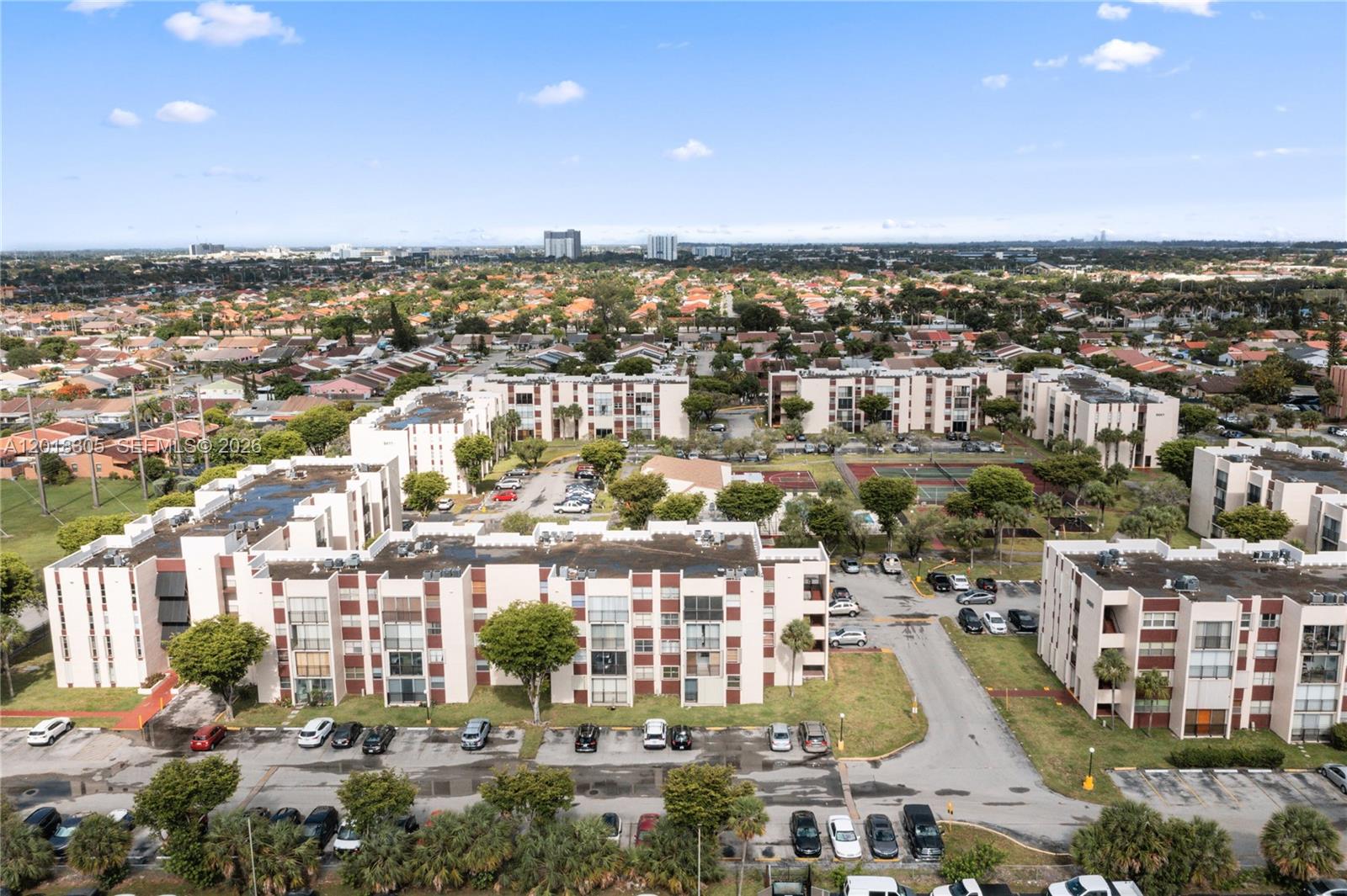VERSAILLES GDNS I CONDO - Residential