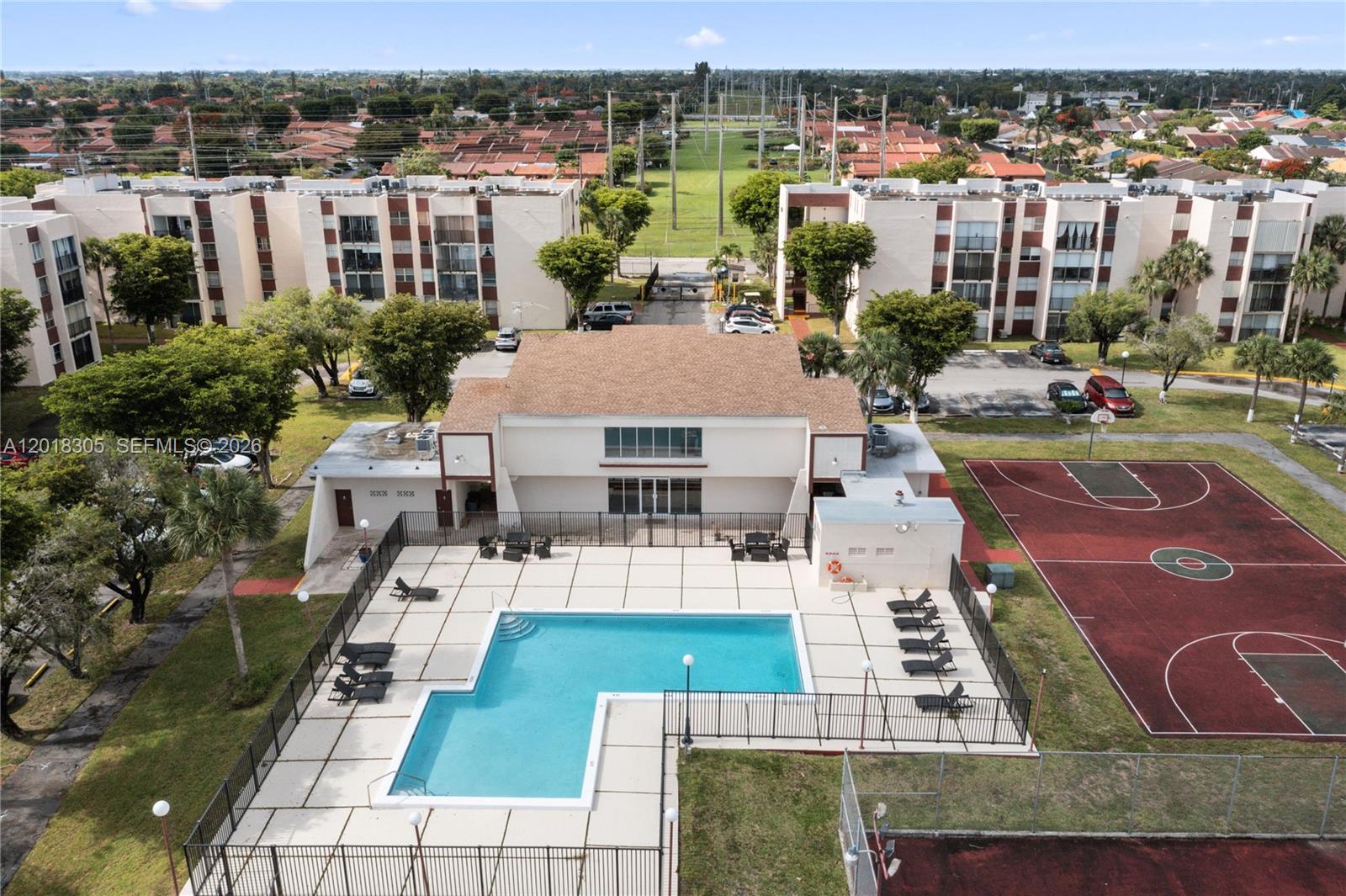 VERSAILLES GDNS I CONDO - Residential