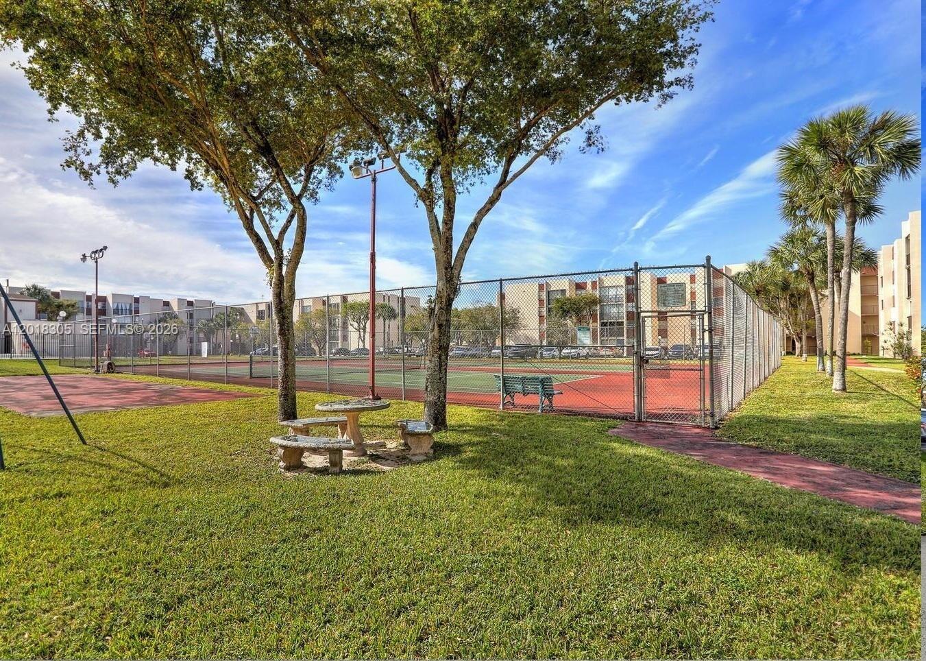 VERSAILLES GDNS I CONDO - Residential