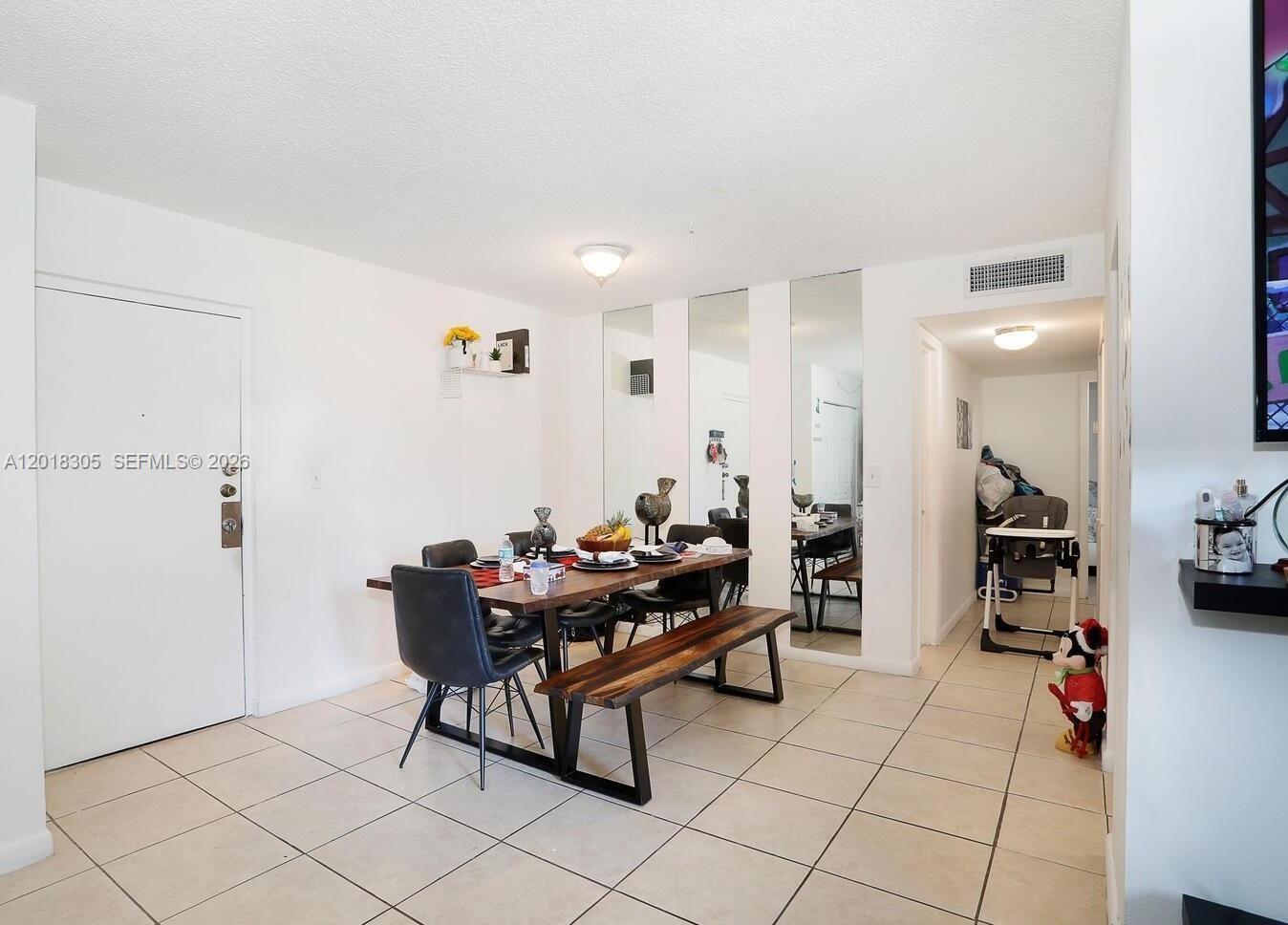 VERSAILLES GDNS I CONDO - Residential