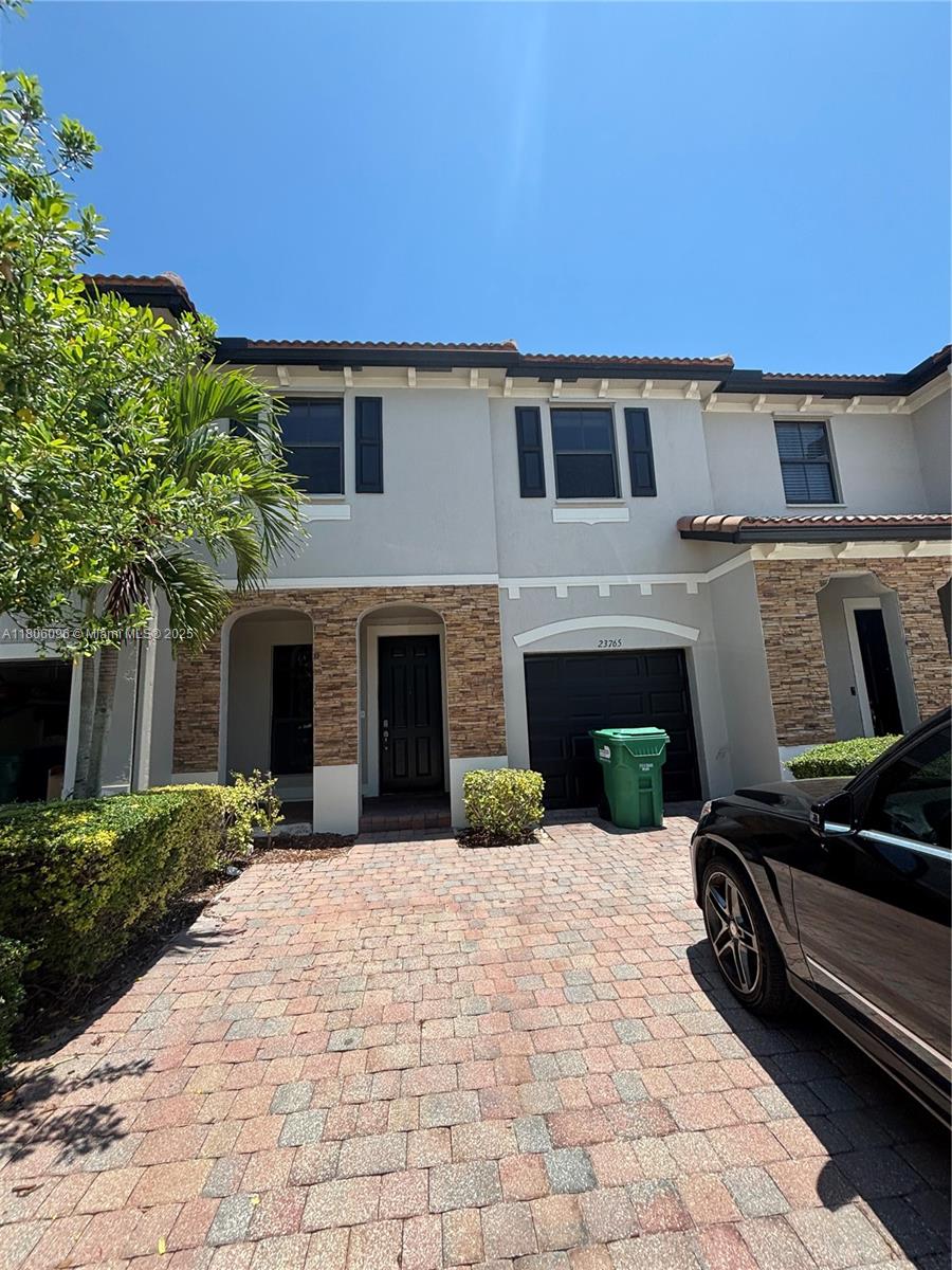 Rental Property at 23765 Sw 118th Ave, Homestead, Miami-Dade County, Florida - Bedrooms: 3 
Bathrooms: 4  - $2,550 MO.