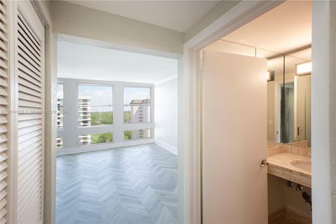 Condominium in Coral Gables FL 700 Biltmore Way 11.jpg