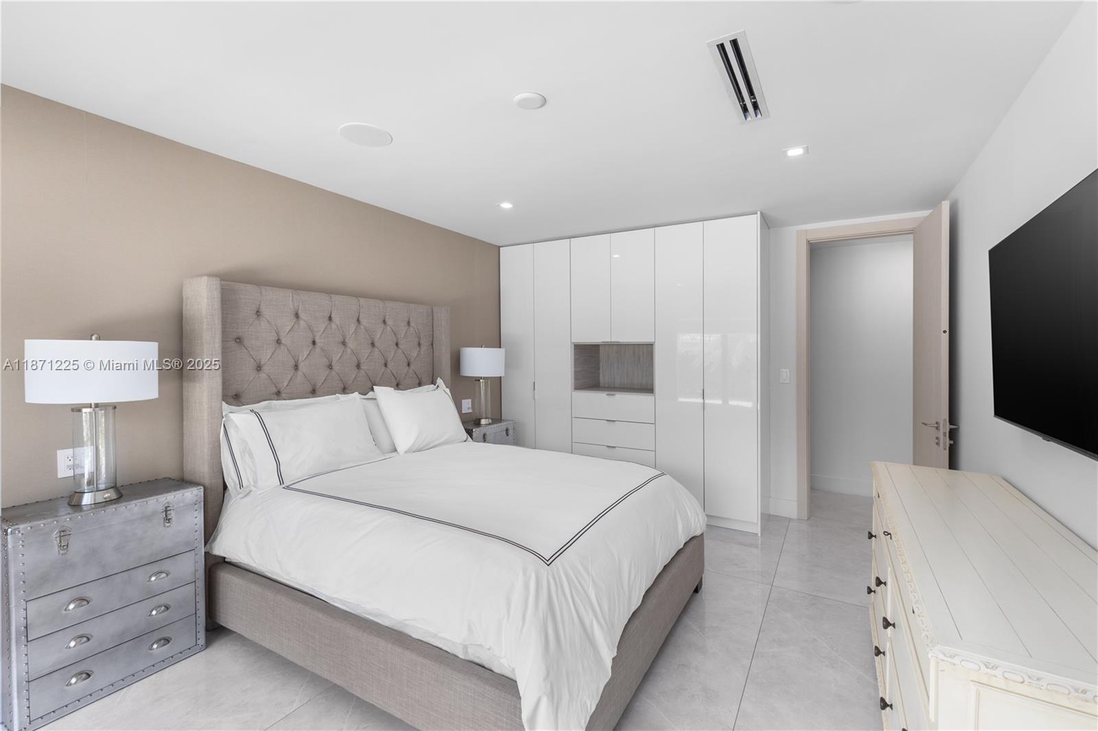 EASTERN SHORES - Residential