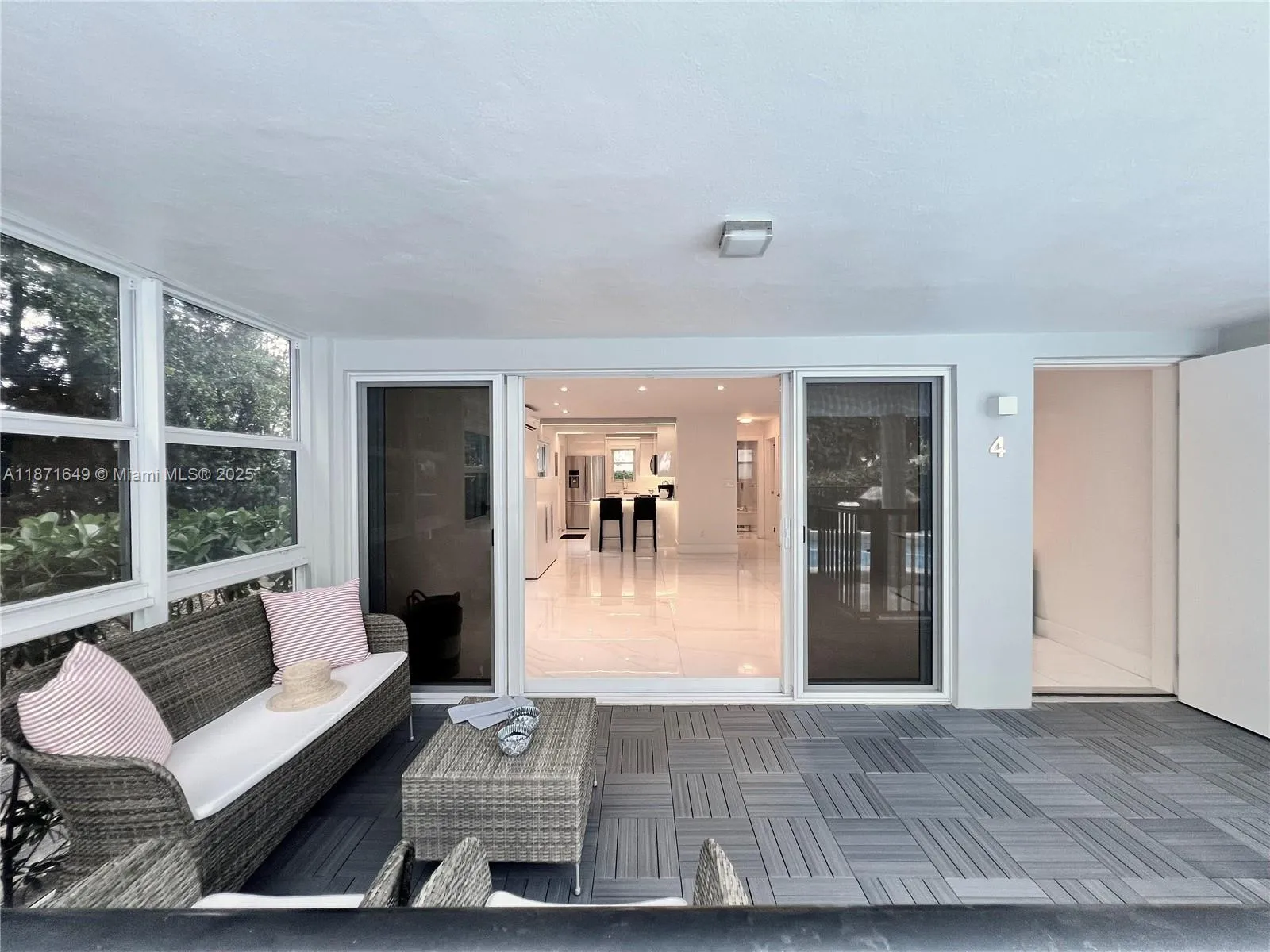 Key Biscayne, Florida 33149, United States, 1 Bedroom Bedrooms, ,1 BathroomBathrooms,Residential,Active,202806