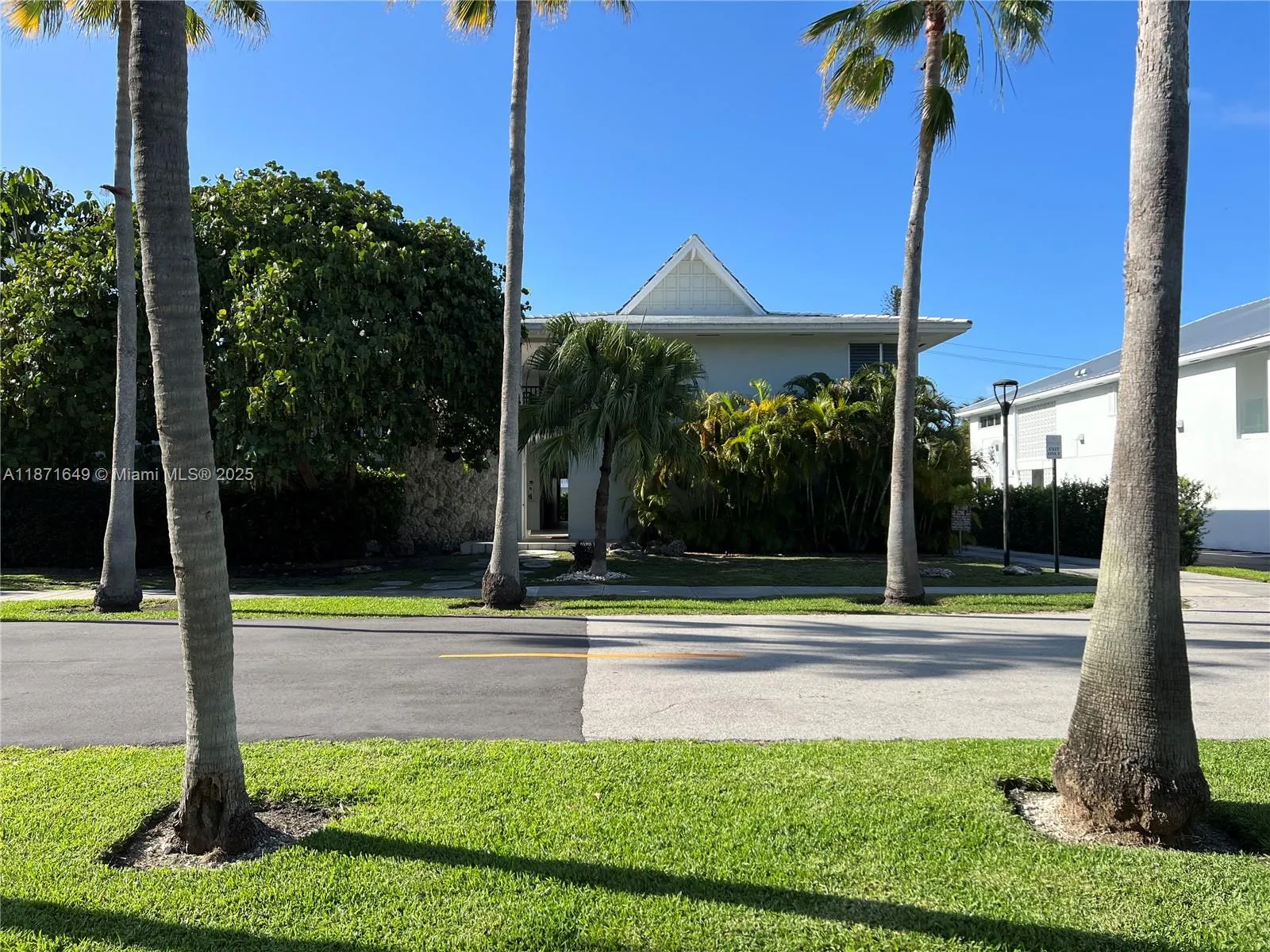 Key Biscayne, Florida 33149, United States, 1 Bedroom Bedrooms, ,1 BathroomBathrooms,Residential,Active,202806