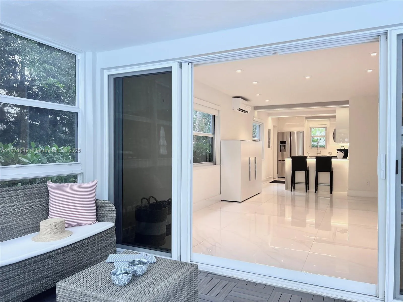 Key Biscayne, Florida 33149, United States, 1 Bedroom Bedrooms, ,1 BathroomBathrooms,Residential,Active,202806