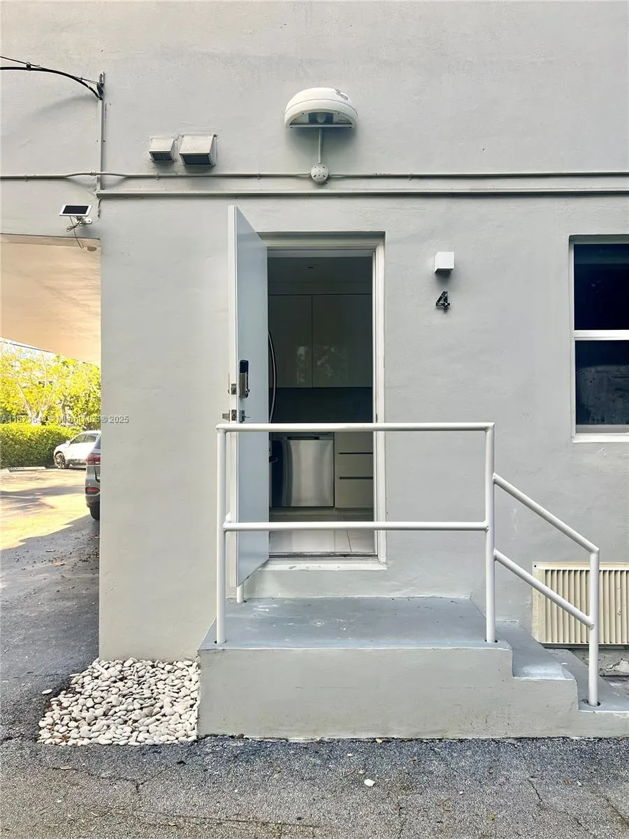 Key Biscayne, Florida 33149, United States, 1 Bedroom Bedrooms, ,1 BathroomBathrooms,Residential,Active,202806