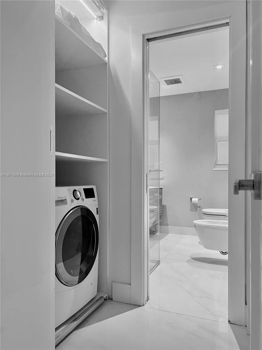 Key Biscayne, Florida 33149, United States, 1 Bedroom Bedrooms, ,1 BathroomBathrooms,Residential,Active,202806