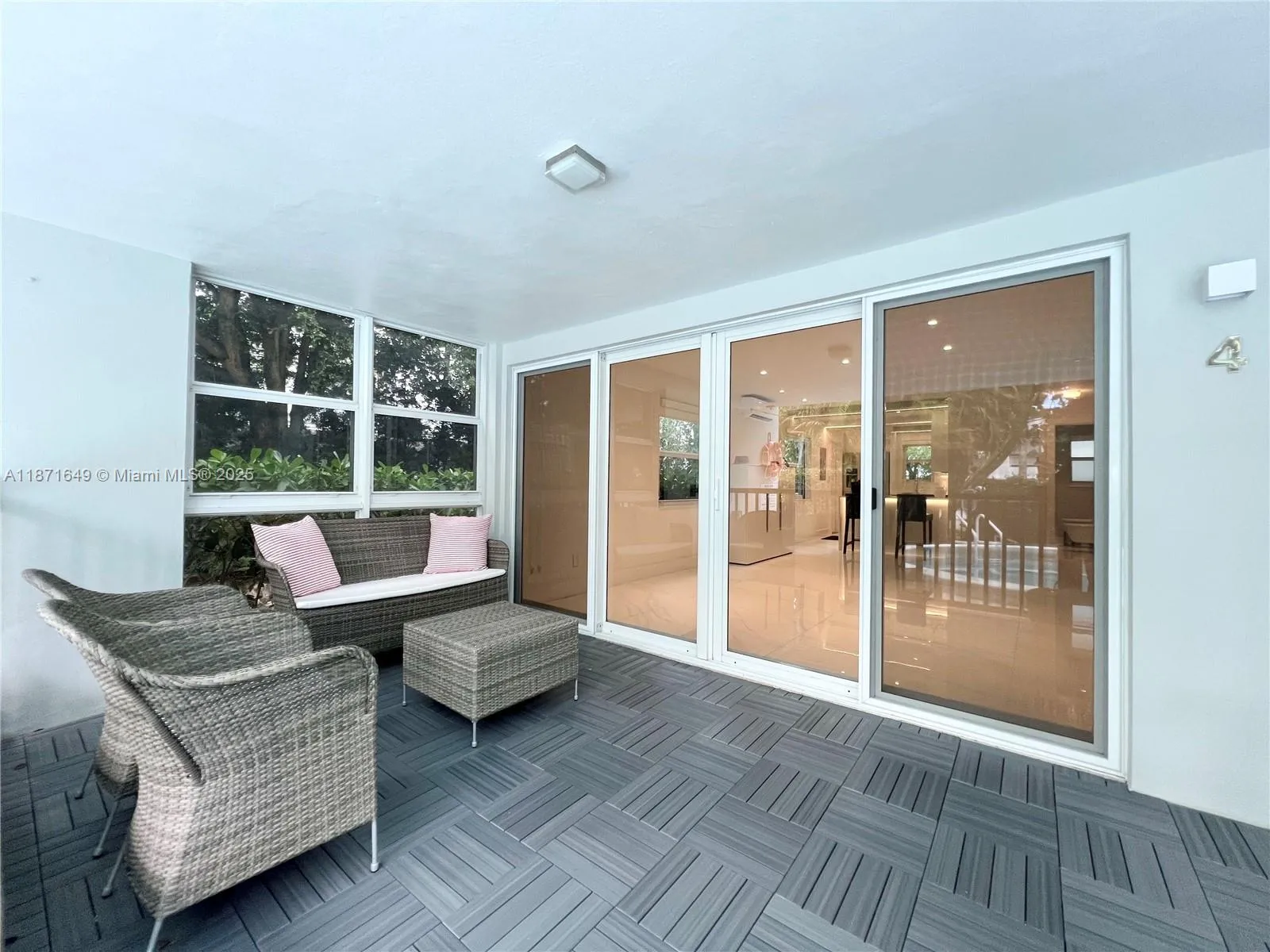 Key Biscayne, Florida 33149, United States, 1 Bedroom Bedrooms, ,1 BathroomBathrooms,Residential,Active,202806