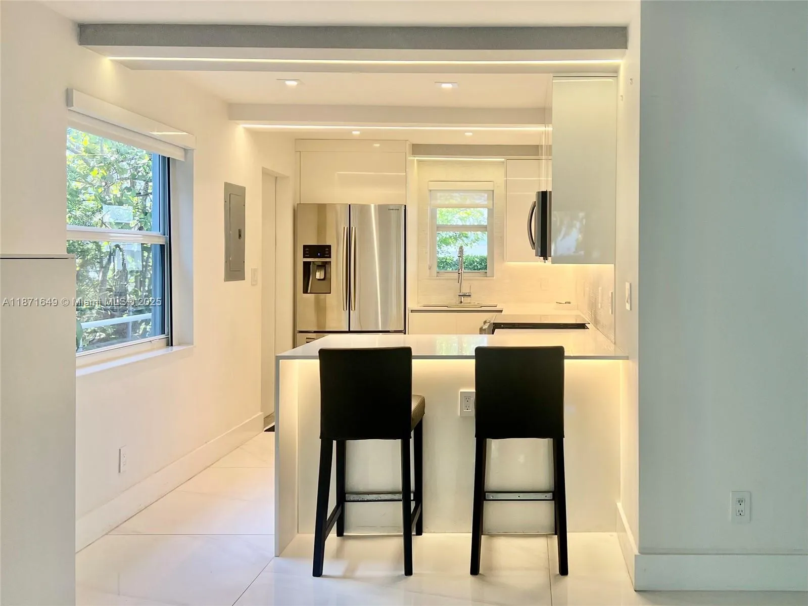 Key Biscayne, Florida 33149, United States, 1 Bedroom Bedrooms, ,1 BathroomBathrooms,Residential,Active,202806