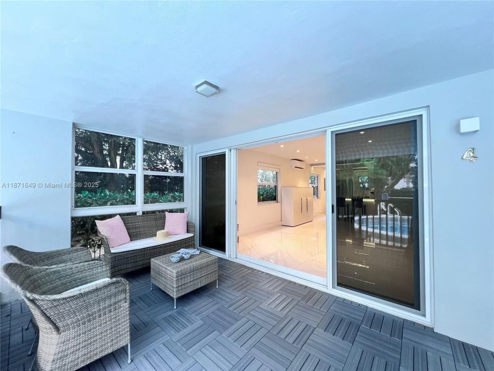 Key Biscayne, Florida 33149, United States, 1 Bedroom Bedrooms, ,1 BathroomBathrooms,Residential,Active,202806