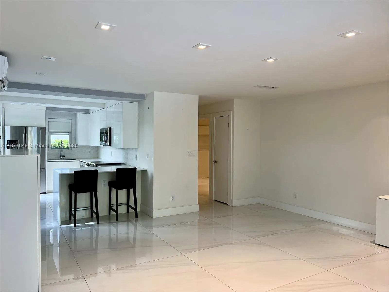 Key Biscayne, Florida 33149, United States, 1 Bedroom Bedrooms, ,1 BathroomBathrooms,Residential,Active,202806