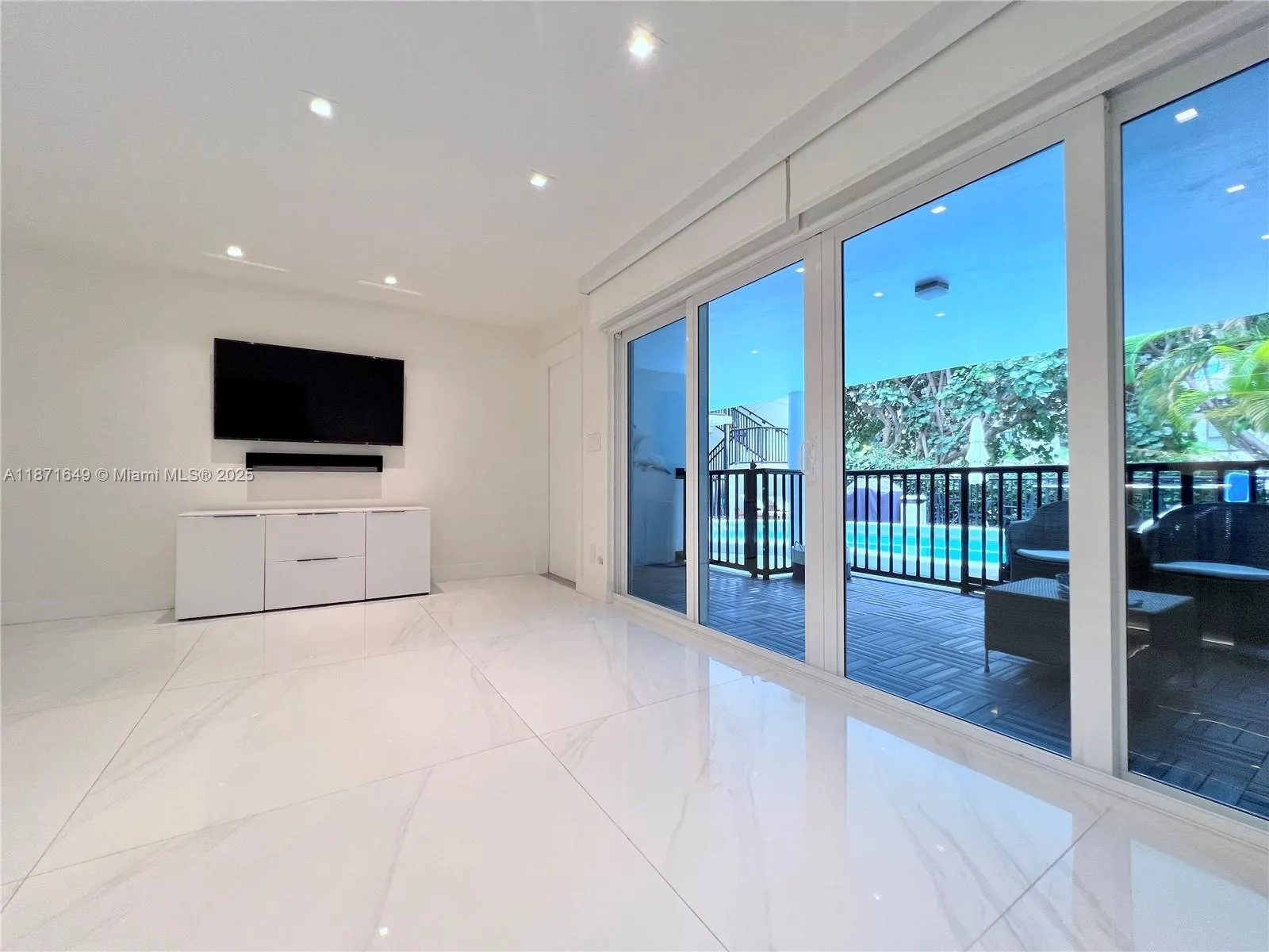 Key Biscayne, Florida 33149, United States, 1 Bedroom Bedrooms, ,1 BathroomBathrooms,Residential,Active,202806