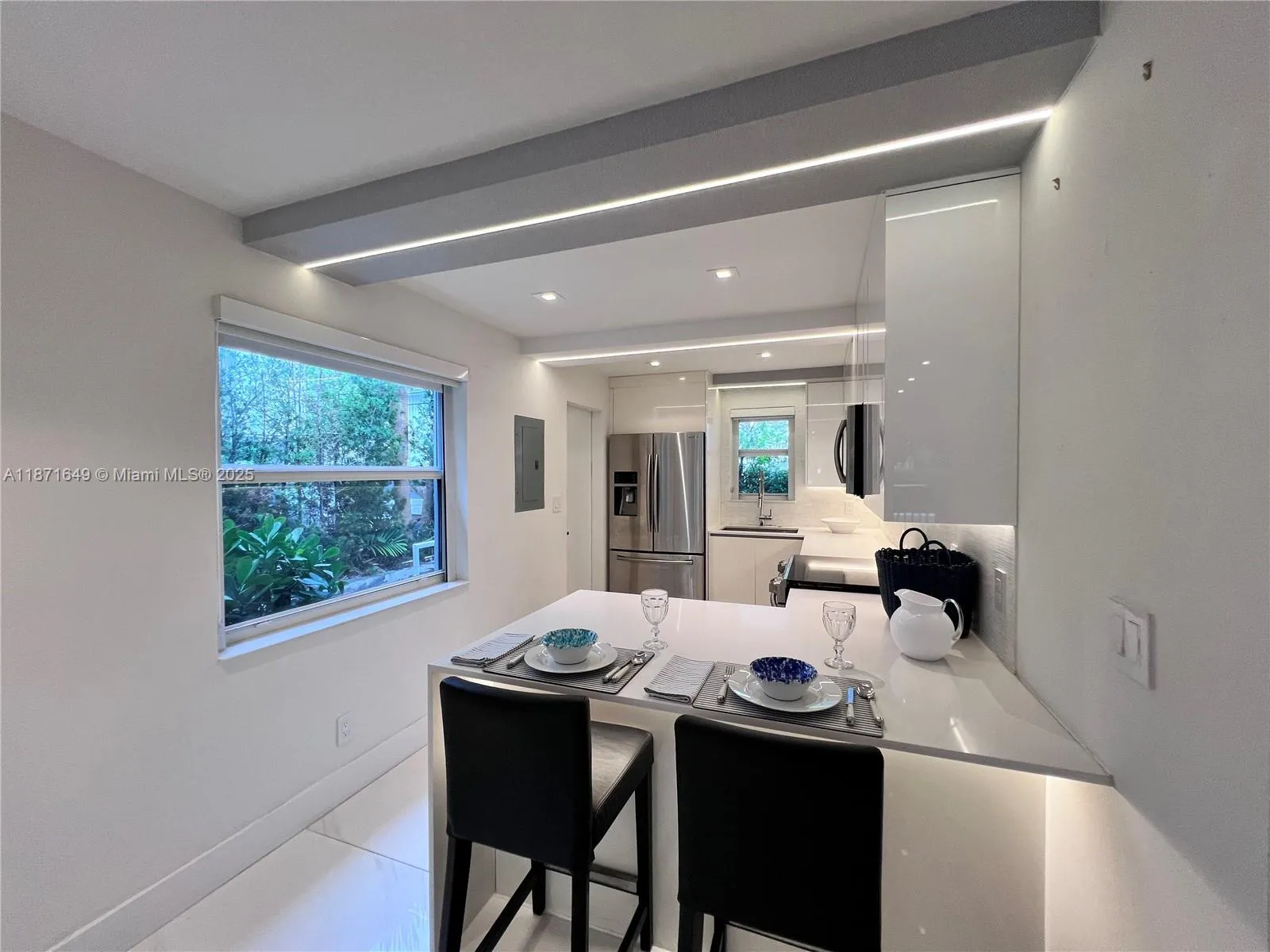 Key Biscayne, Florida 33149, United States, 1 Bedroom Bedrooms, ,1 BathroomBathrooms,Residential,Active,202806