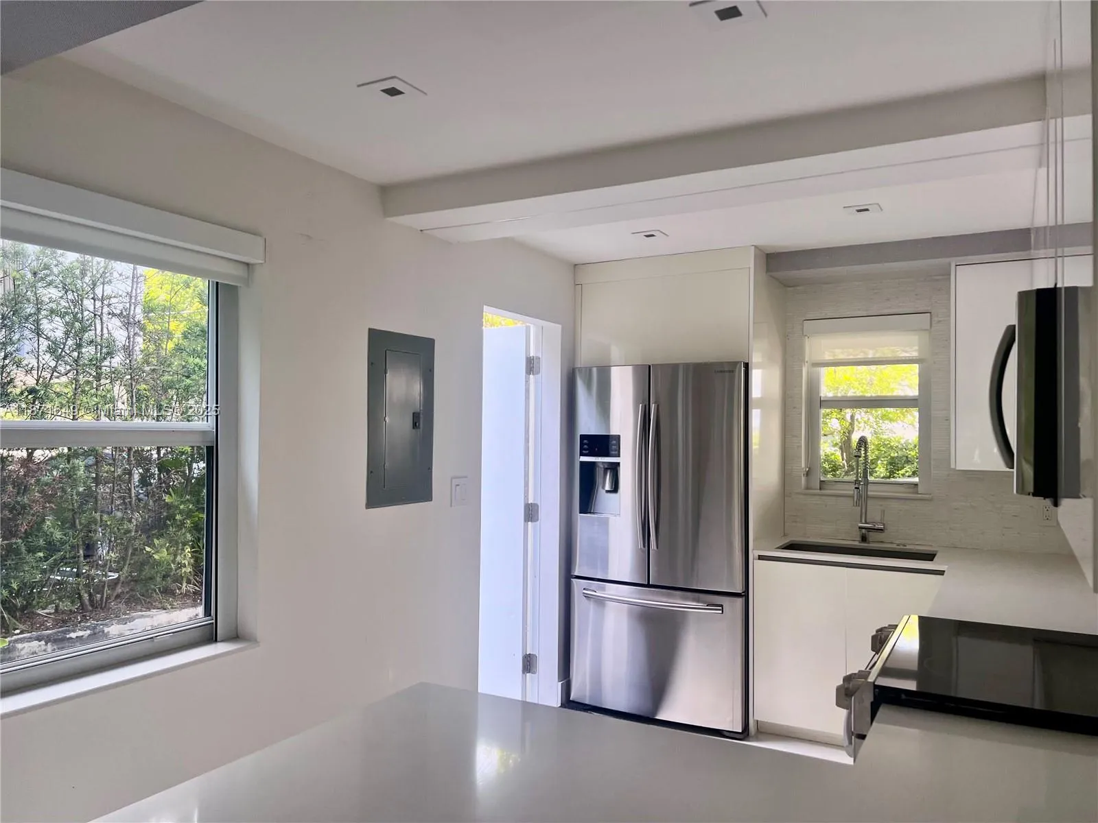 Key Biscayne, Florida 33149, United States, 1 Bedroom Bedrooms, ,1 BathroomBathrooms,Residential,Active,202806