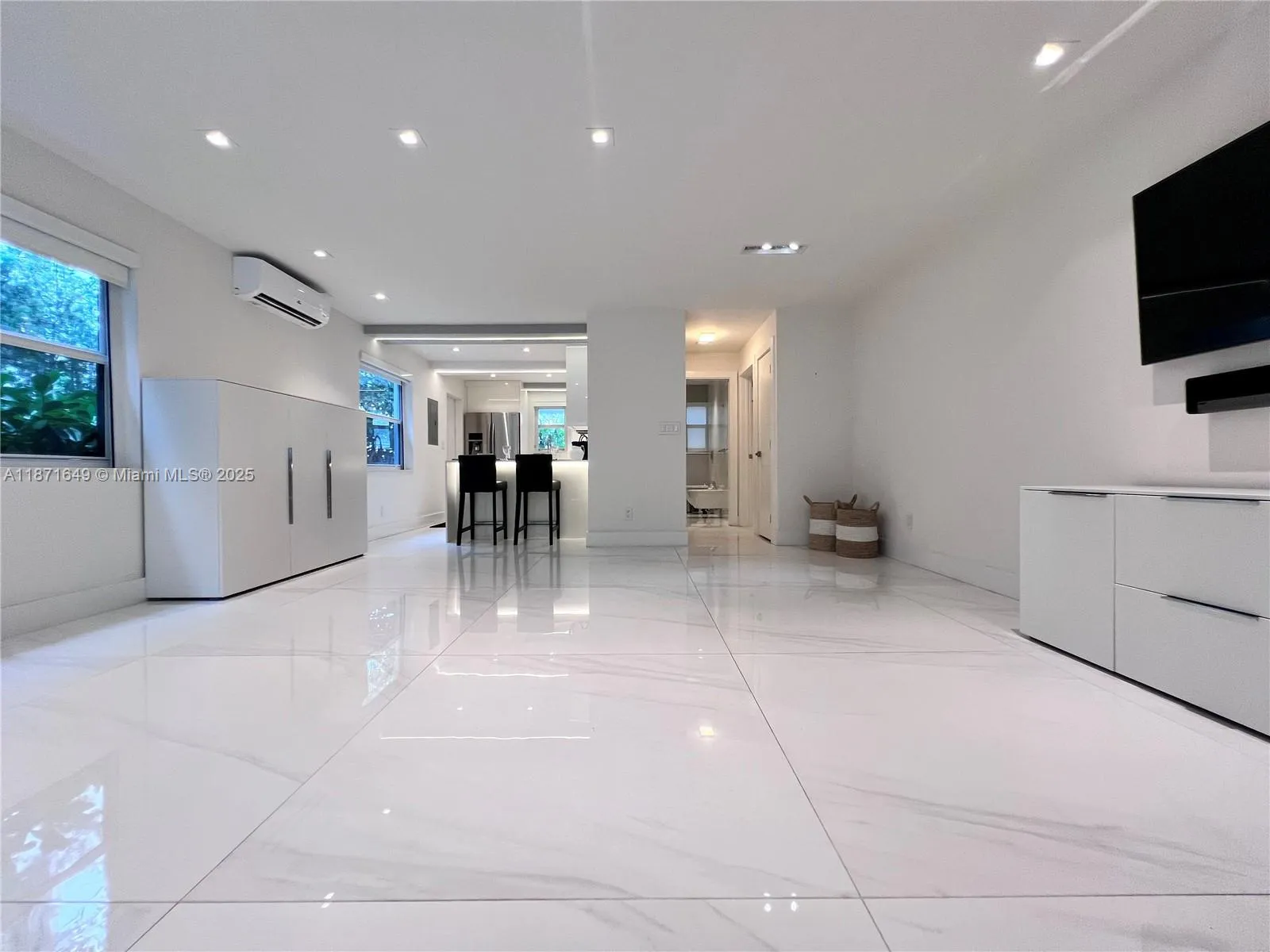 Key Biscayne, Florida 33149, United States, 1 Bedroom Bedrooms, ,1 BathroomBathrooms,Residential,Active,202806