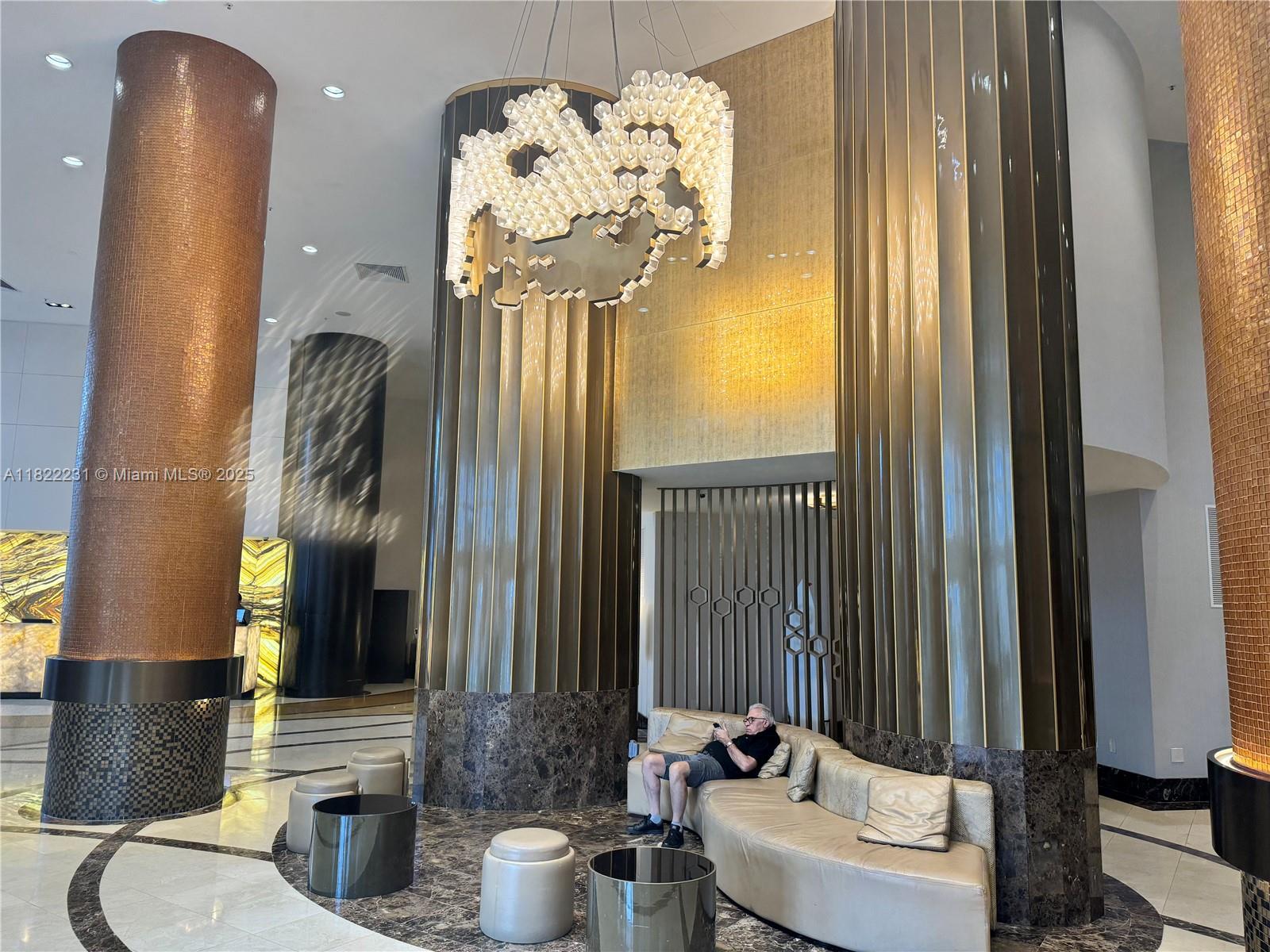 TRUMP INTERNATIONAL SONES - Residential