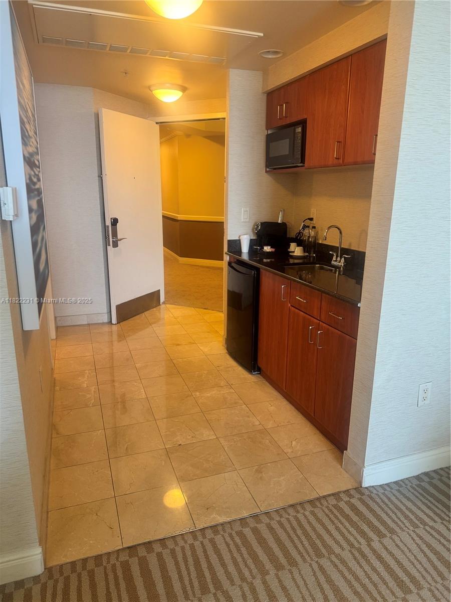 18001 Collins Ave 918