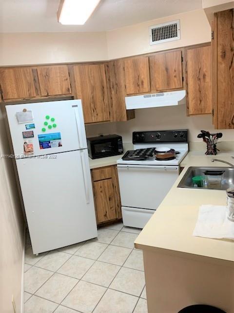 LAKE POINTE 5 CONDO - Residential Lease