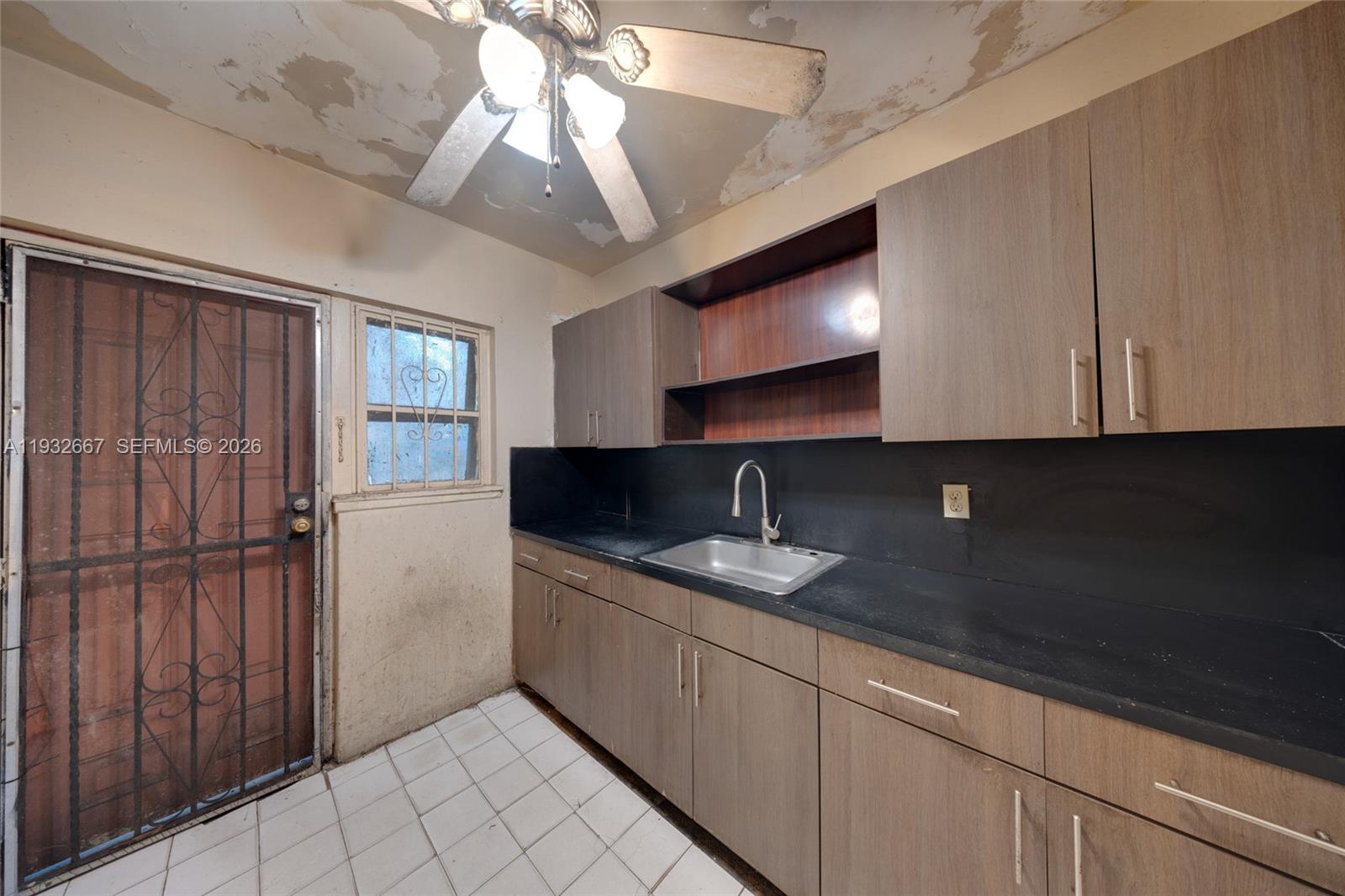 BRIAN MANORS - Residential