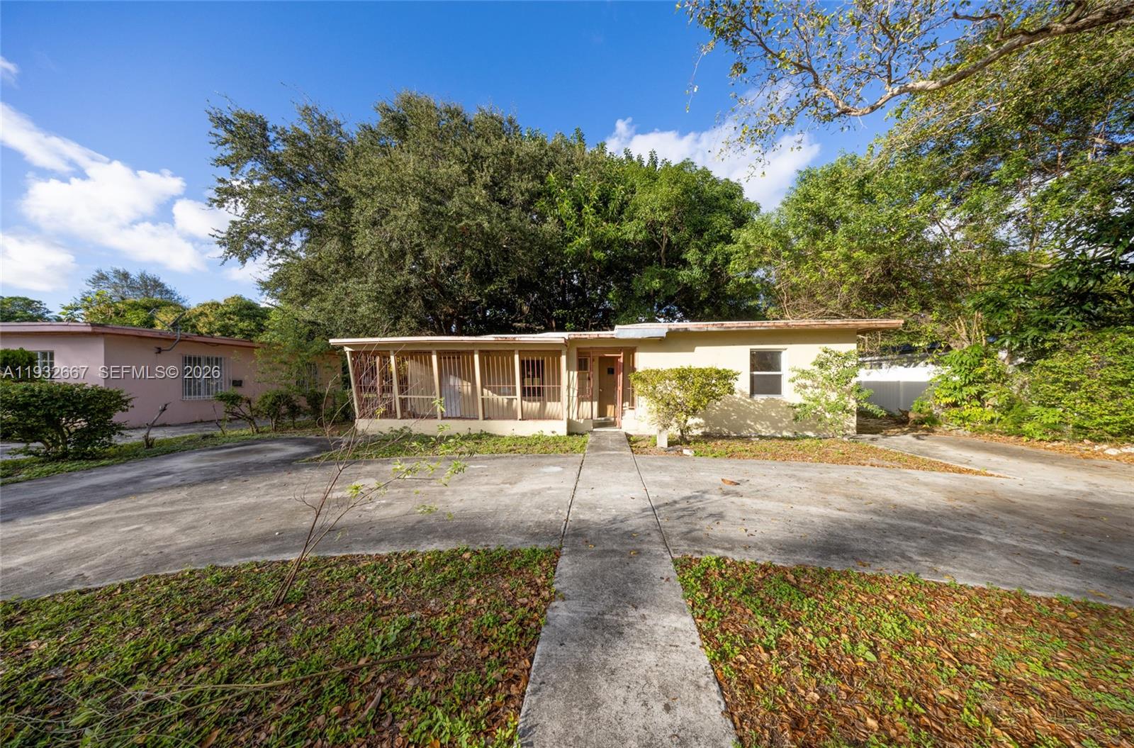 BRIAN MANORS - Residential