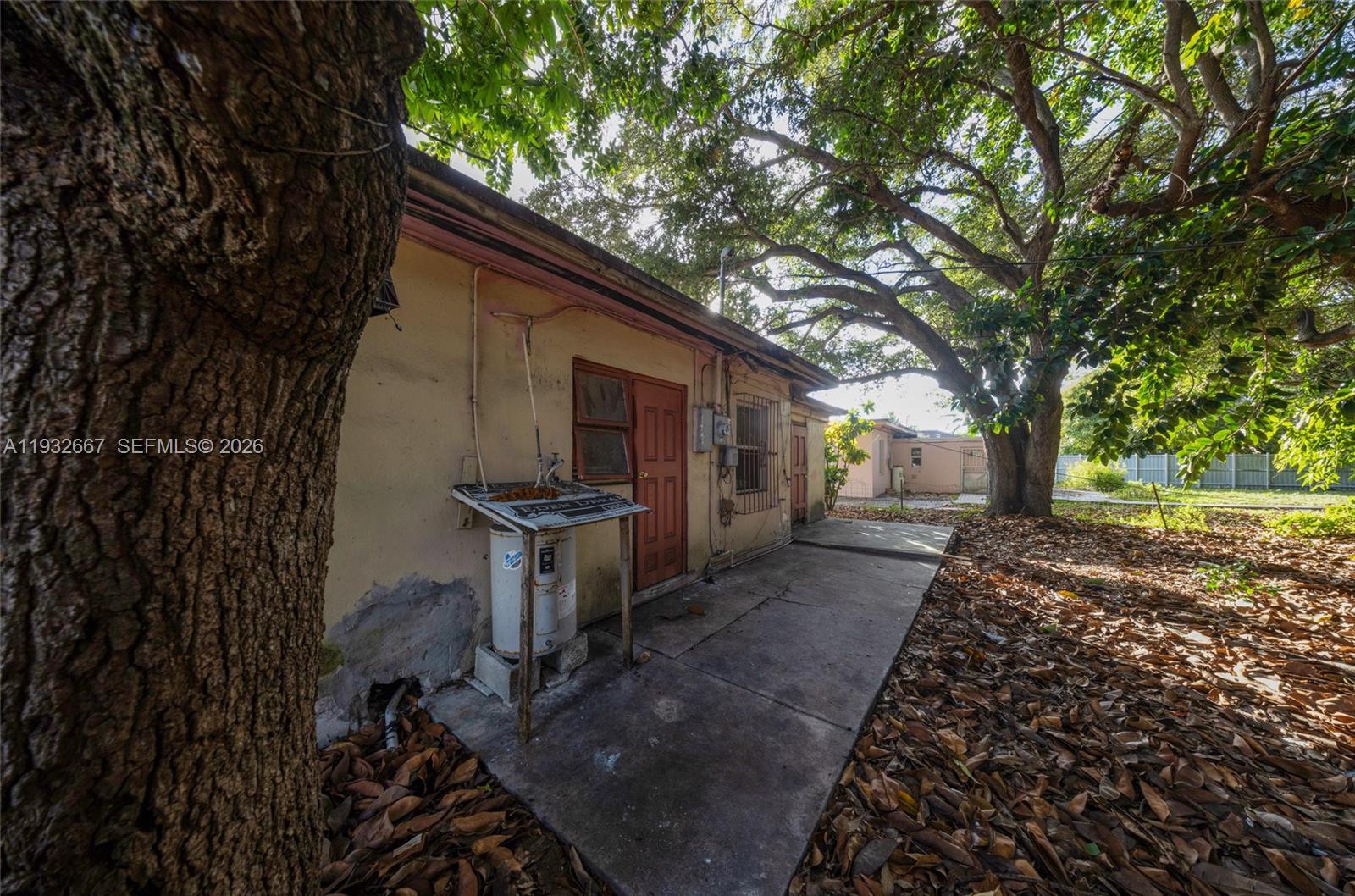 BRIAN MANORS - Residential