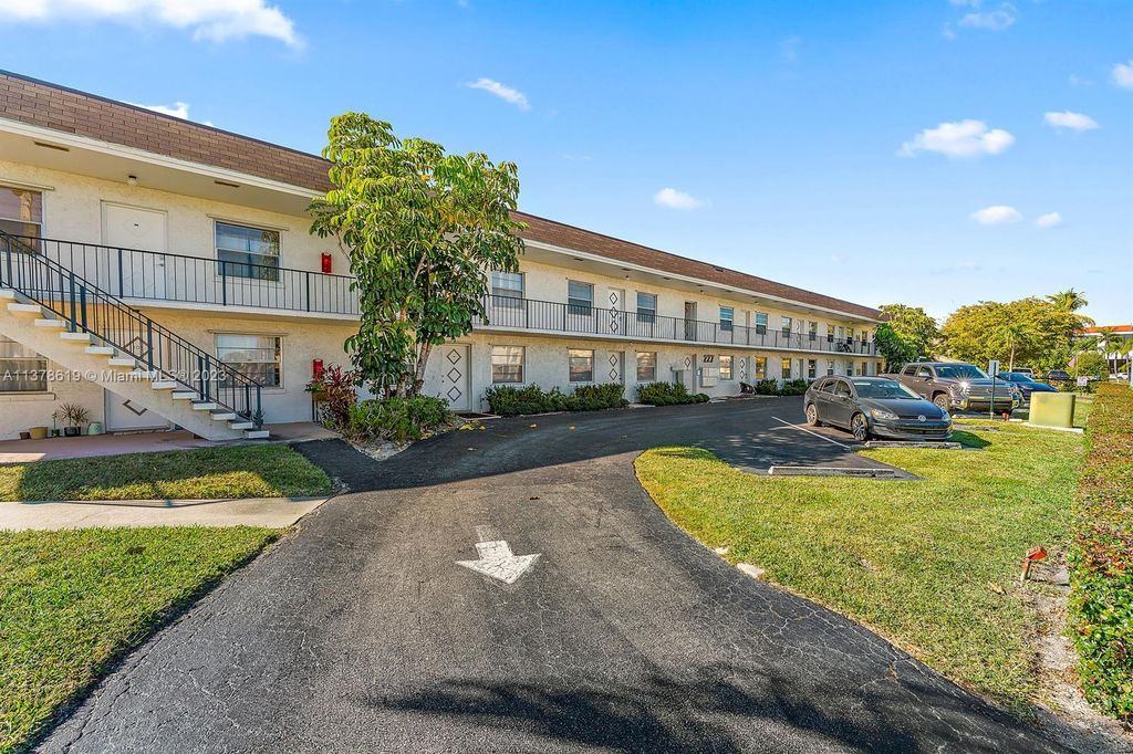 Photo of 227 Castlewood Dr #207, North Palm Beach, FL 33408 (MLS # A11378619)