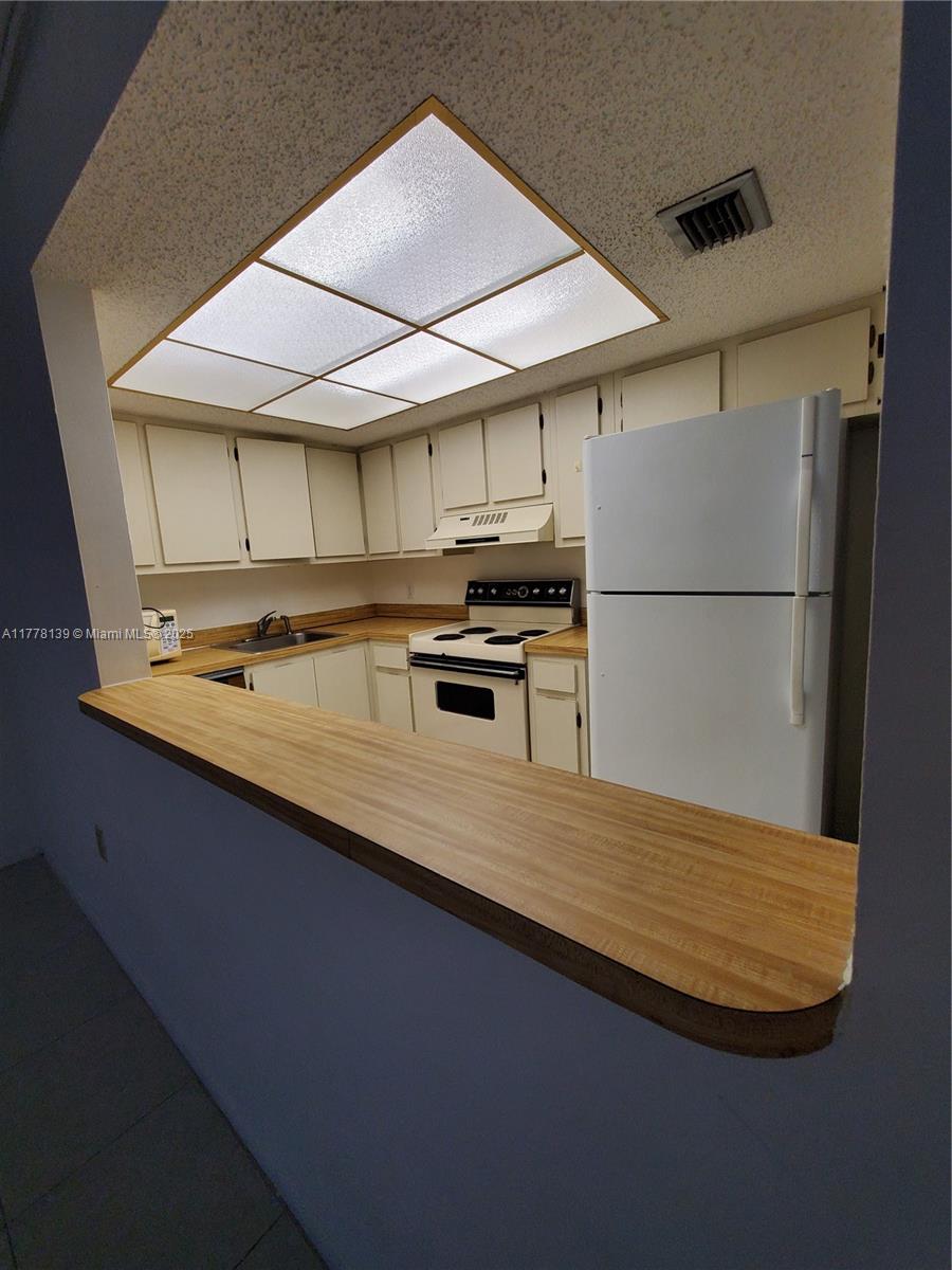 INVERWOOD CONDO - Residential