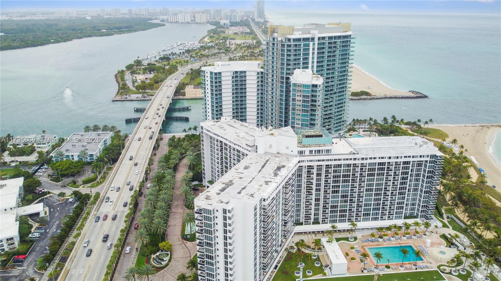 10275 Collins Ave 817