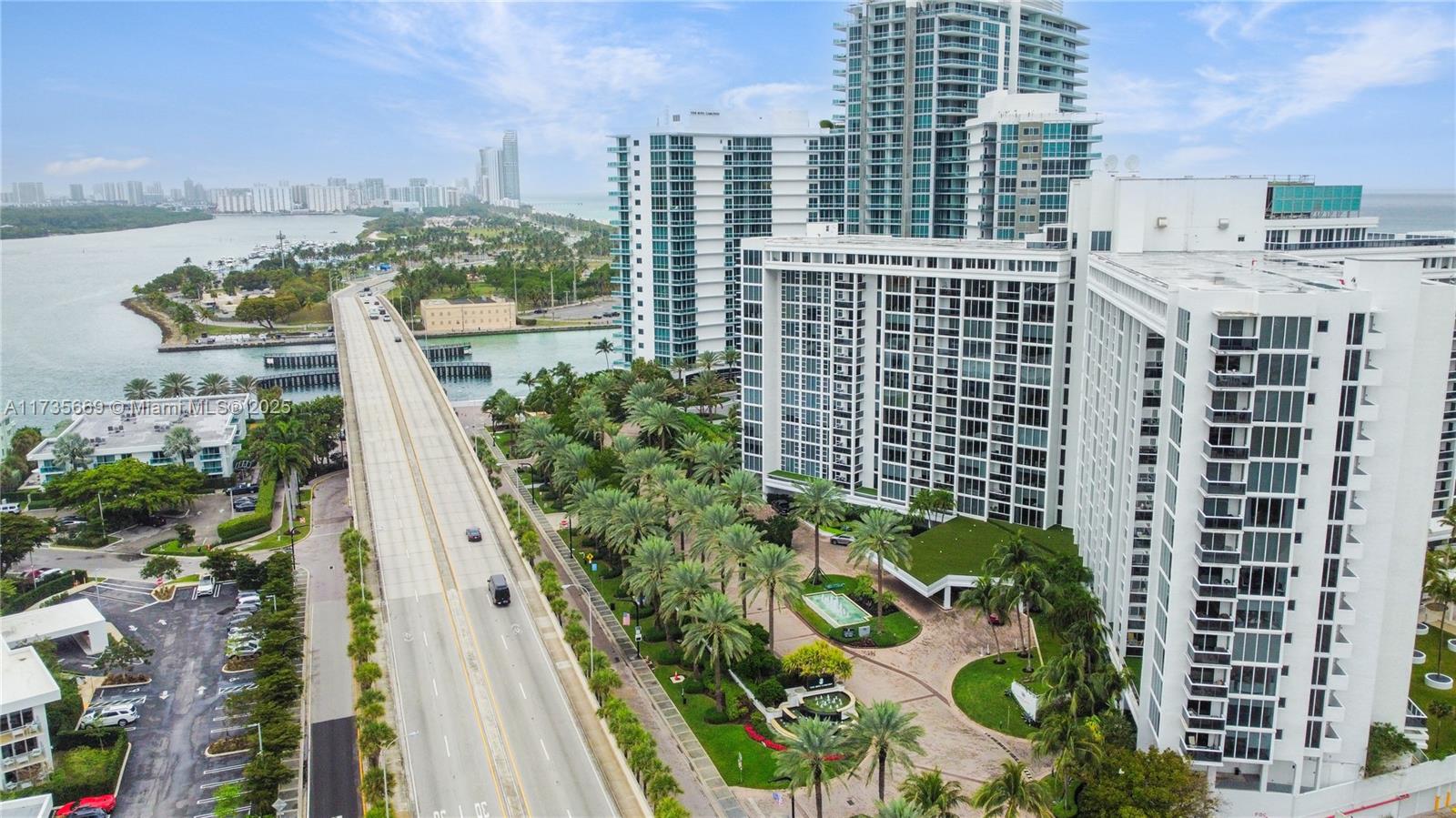 10275 Collins Ave 817