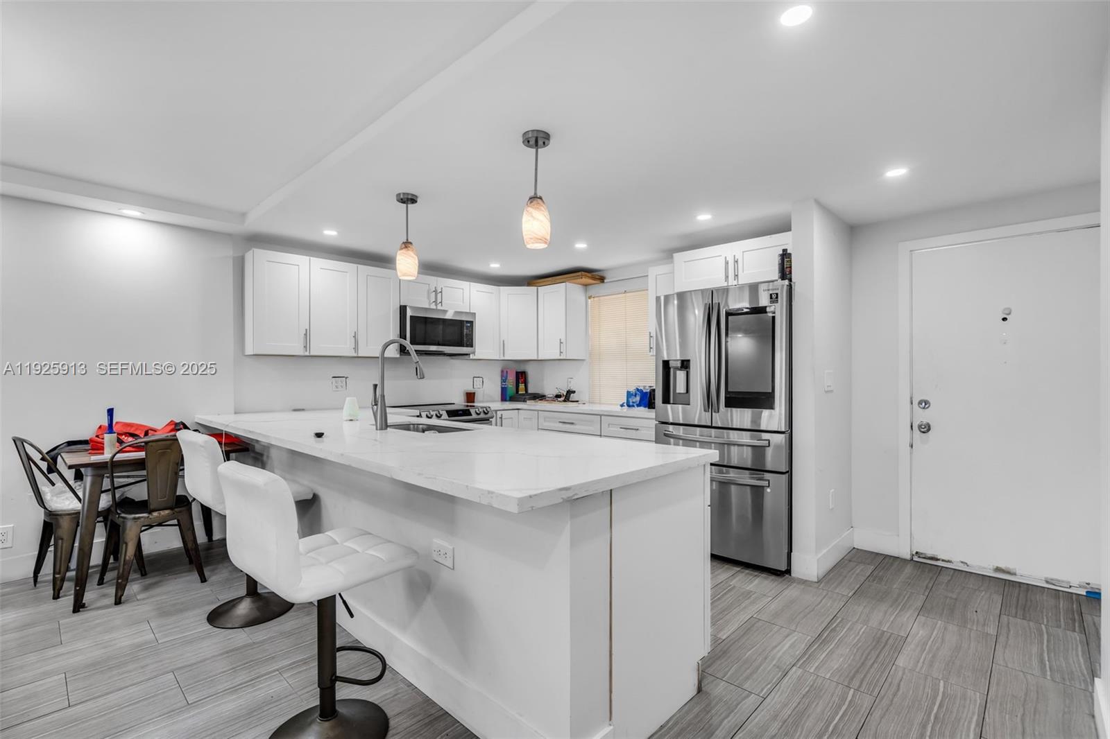 MEADOWBROOK LAKES VIEW CO - Residential