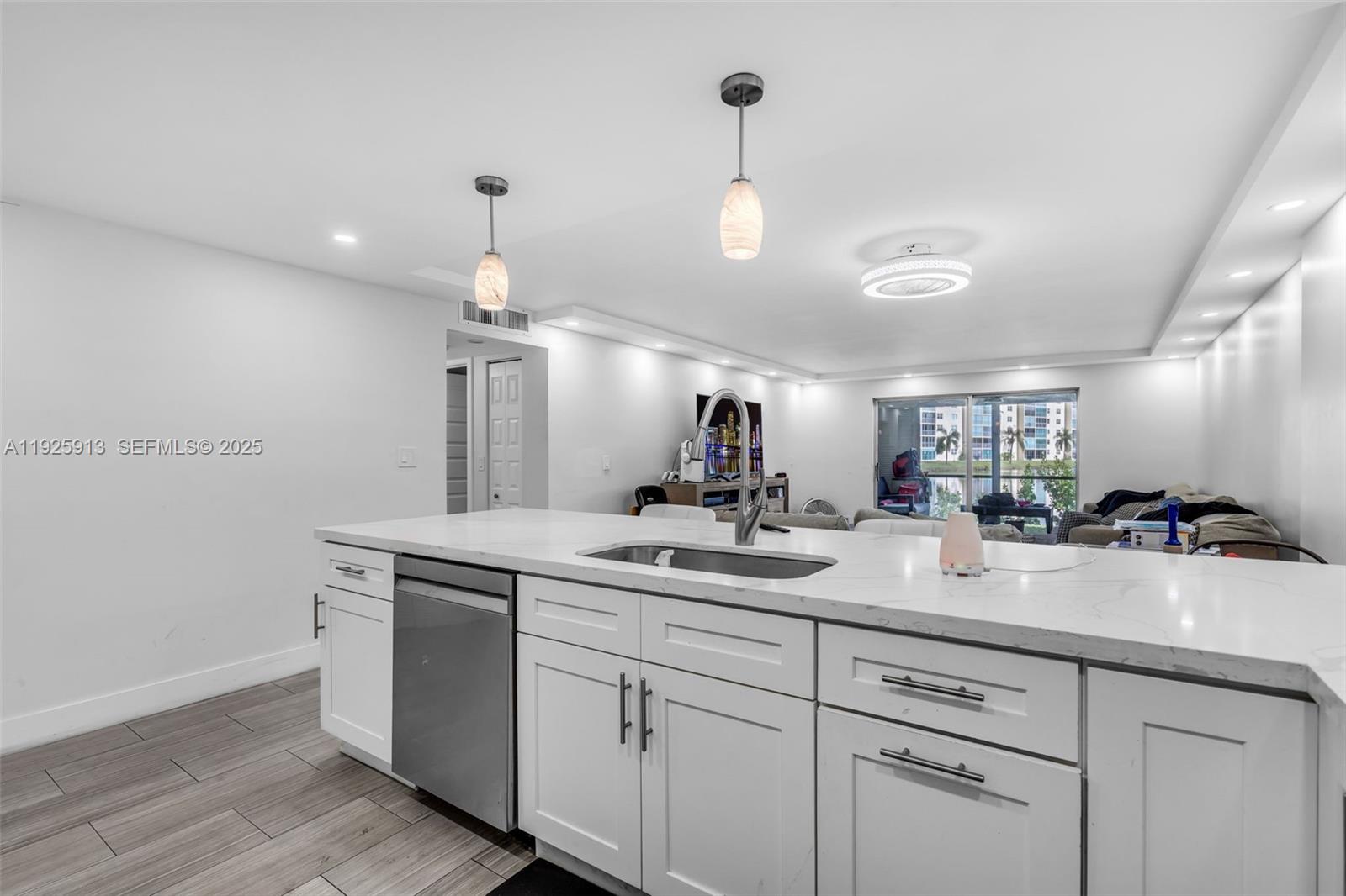 MEADOWBROOK LAKES VIEW CO - Residential