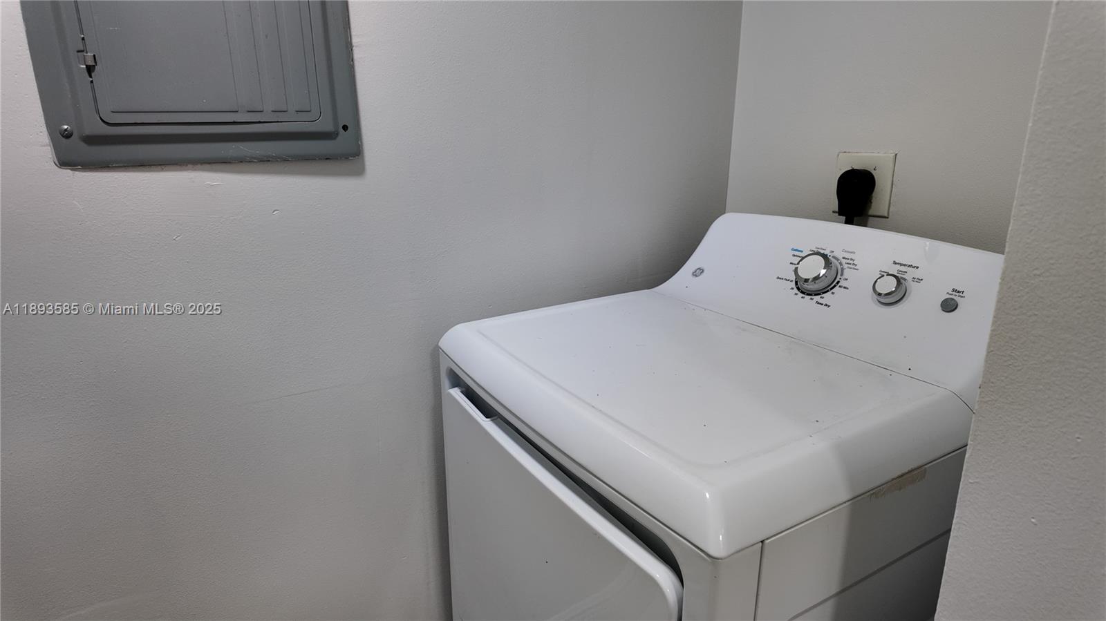 PALMS POINT CONDO - Residential Lease