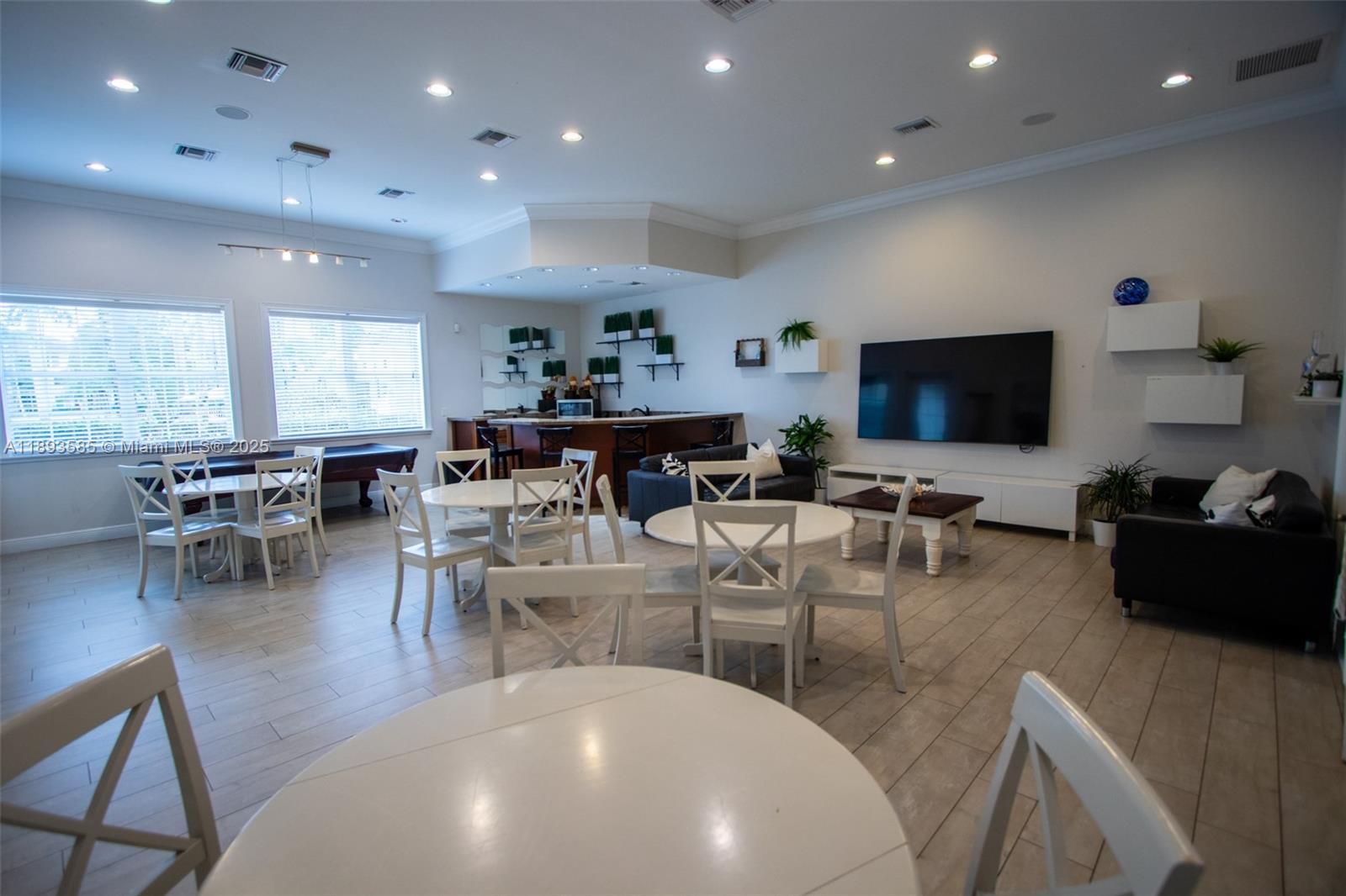 PALMS POINT CONDO - Residential Lease