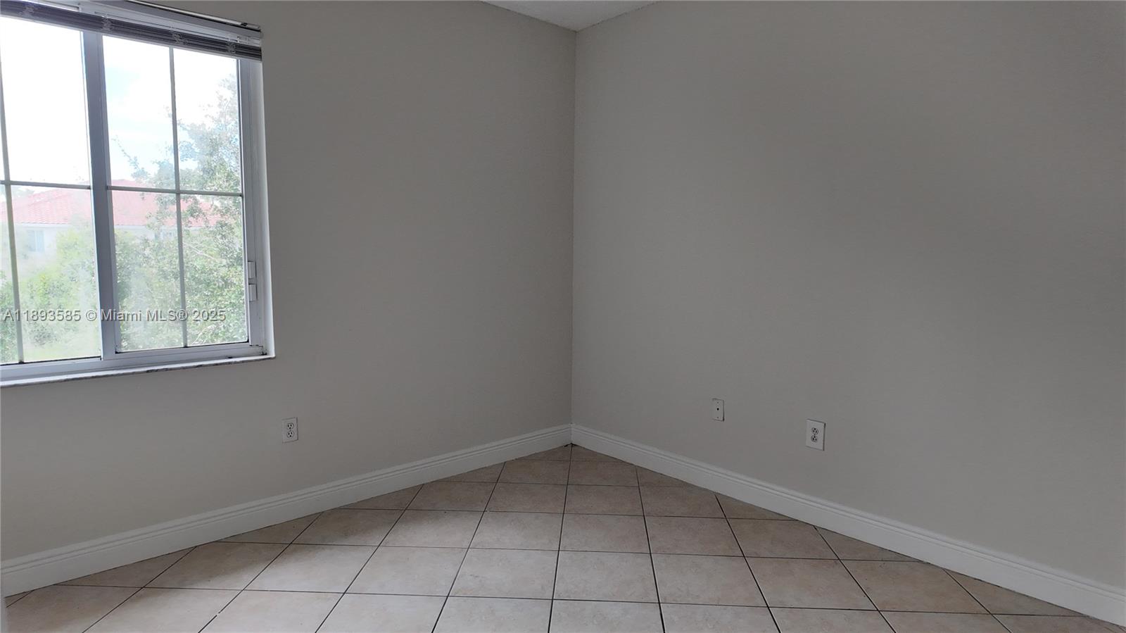 PALMS POINT CONDO - Residential Lease